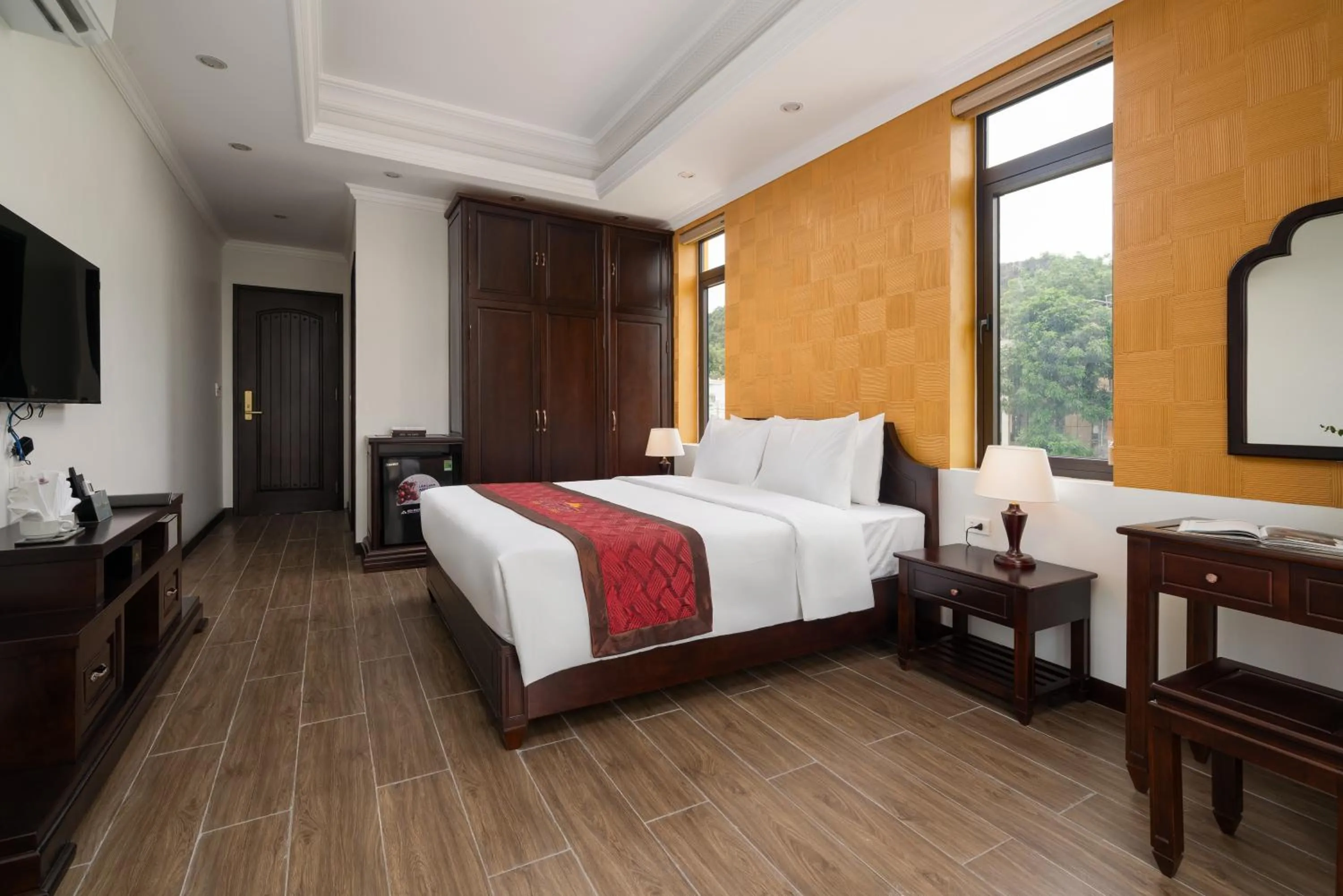 wardrobe, Bed in Tam Coc Babylon Hotel