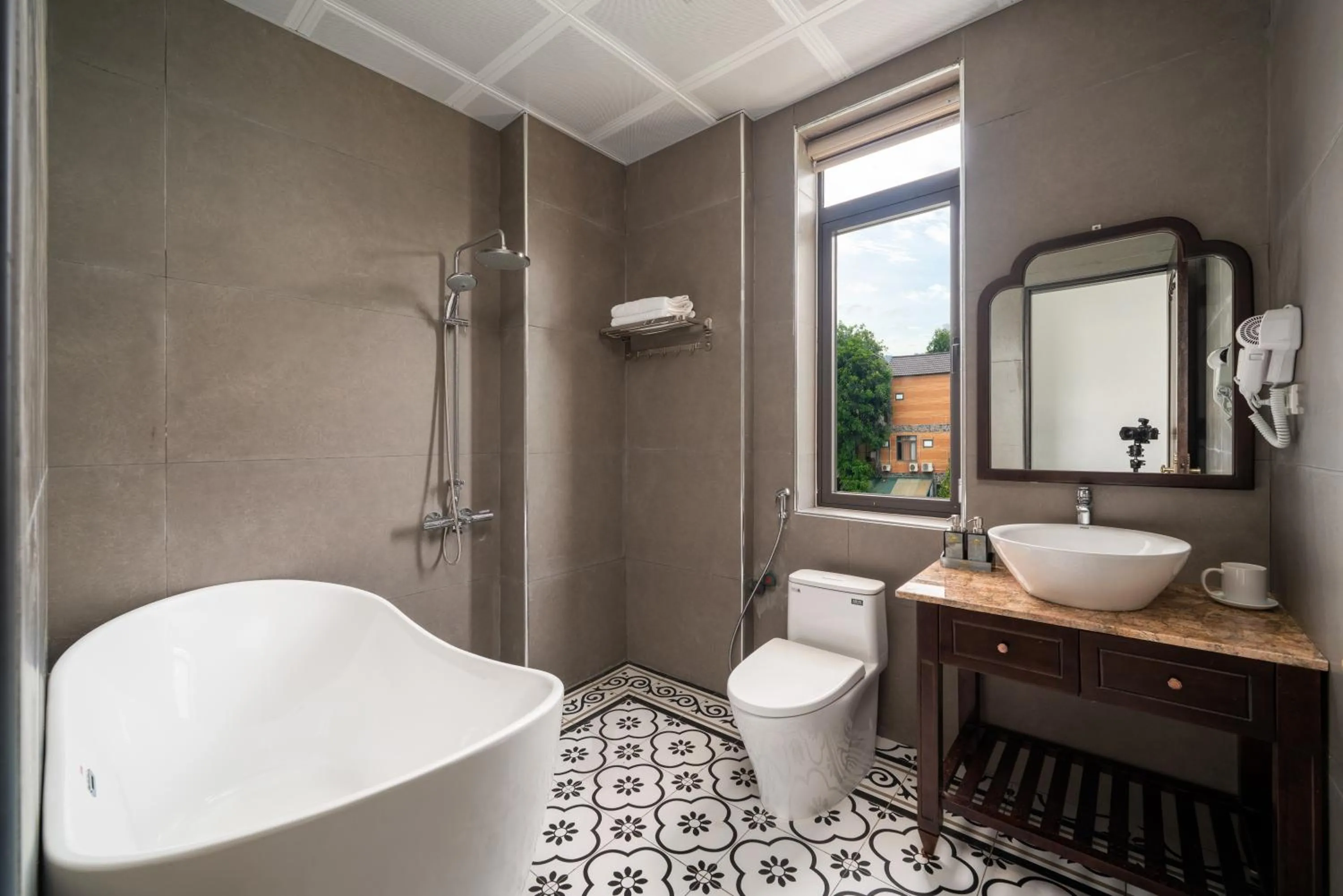 Bath in Tam Coc Babylon Hotel