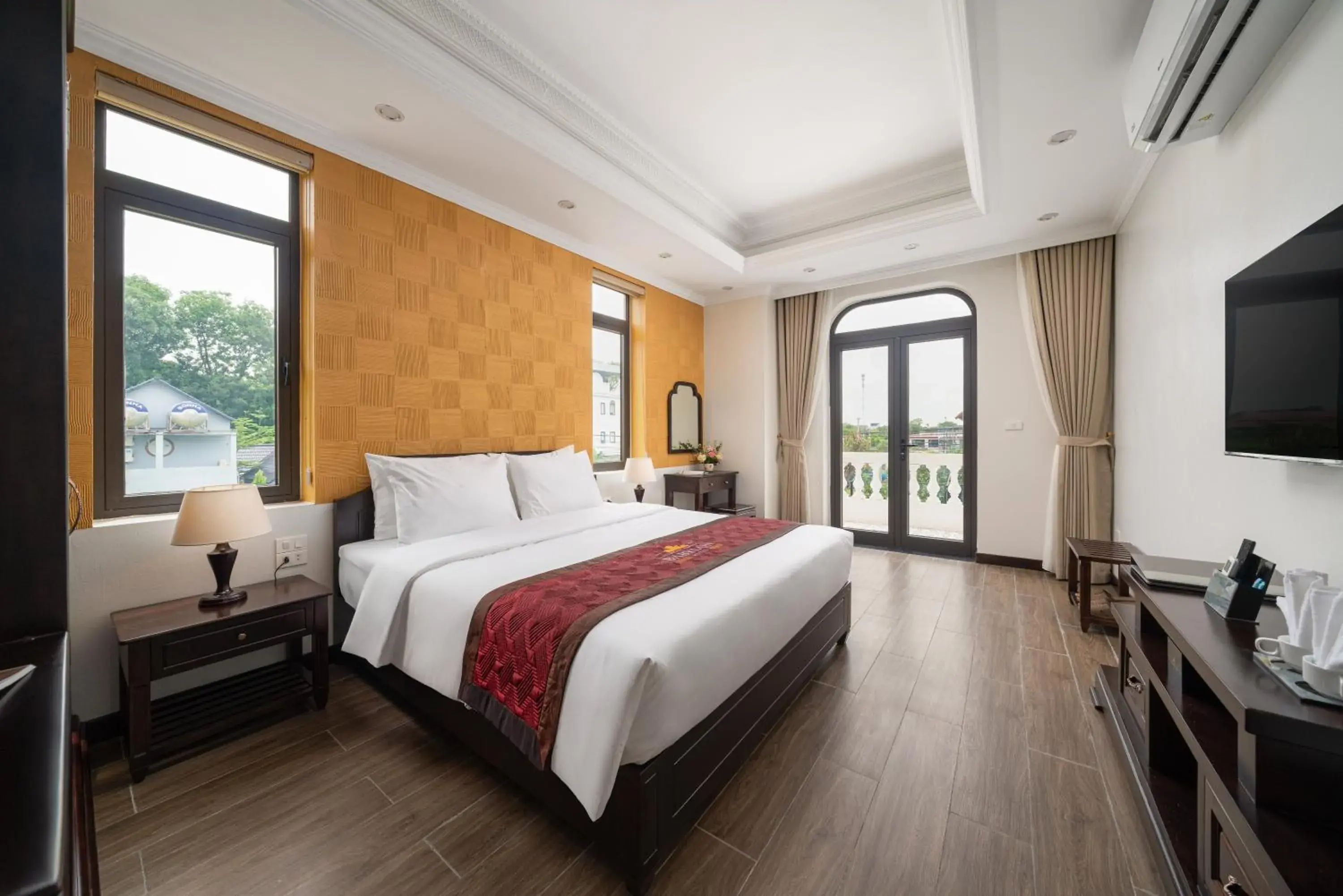 Deluxe Double Room with Bath in Tam Coc Babylon Hotel Deluxe Double Room with Bath in Tam Coc Babylon Hotel