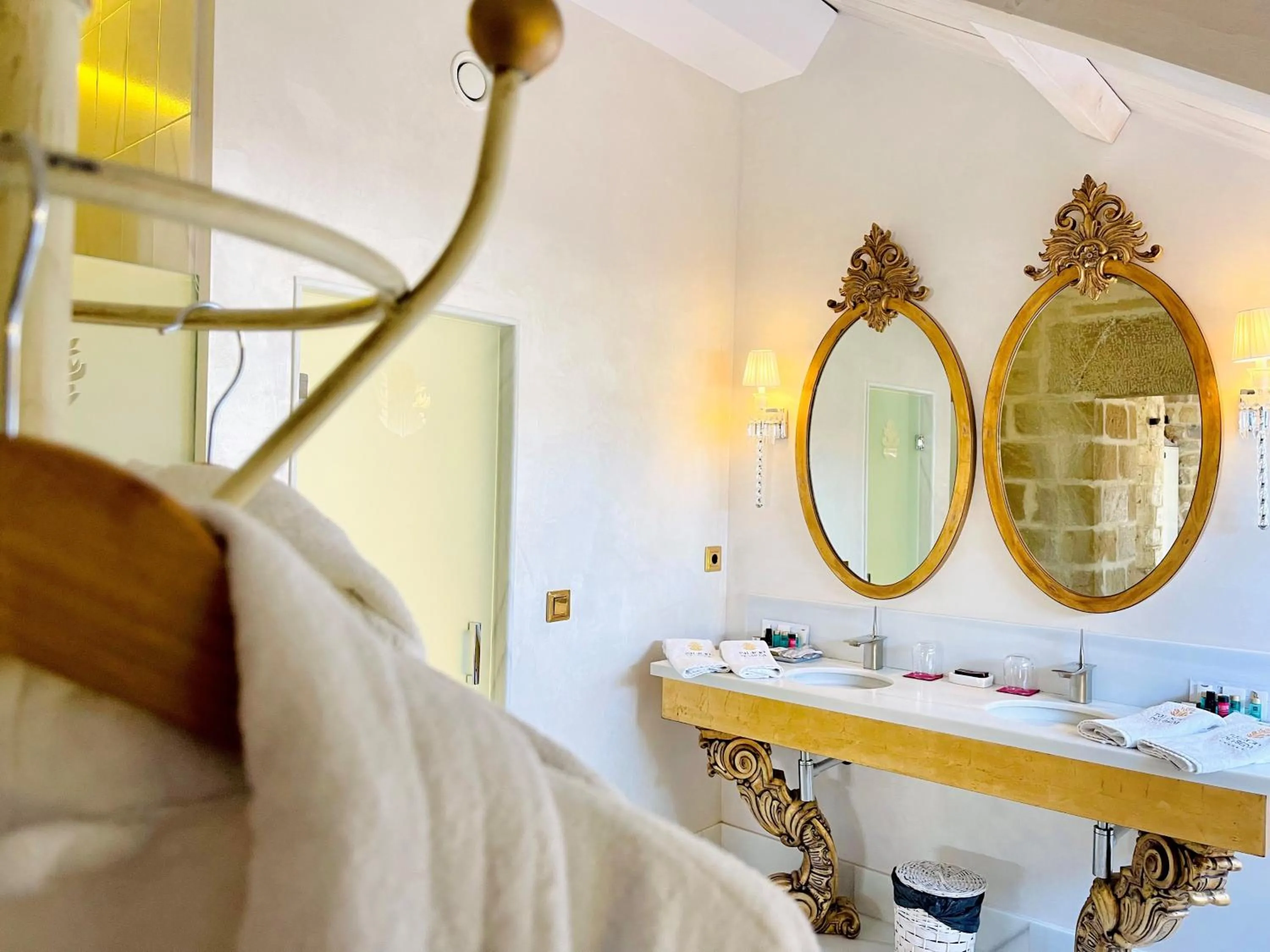 Bathroom, Bed in Hotel Palacio De Úbeda 5 G.L