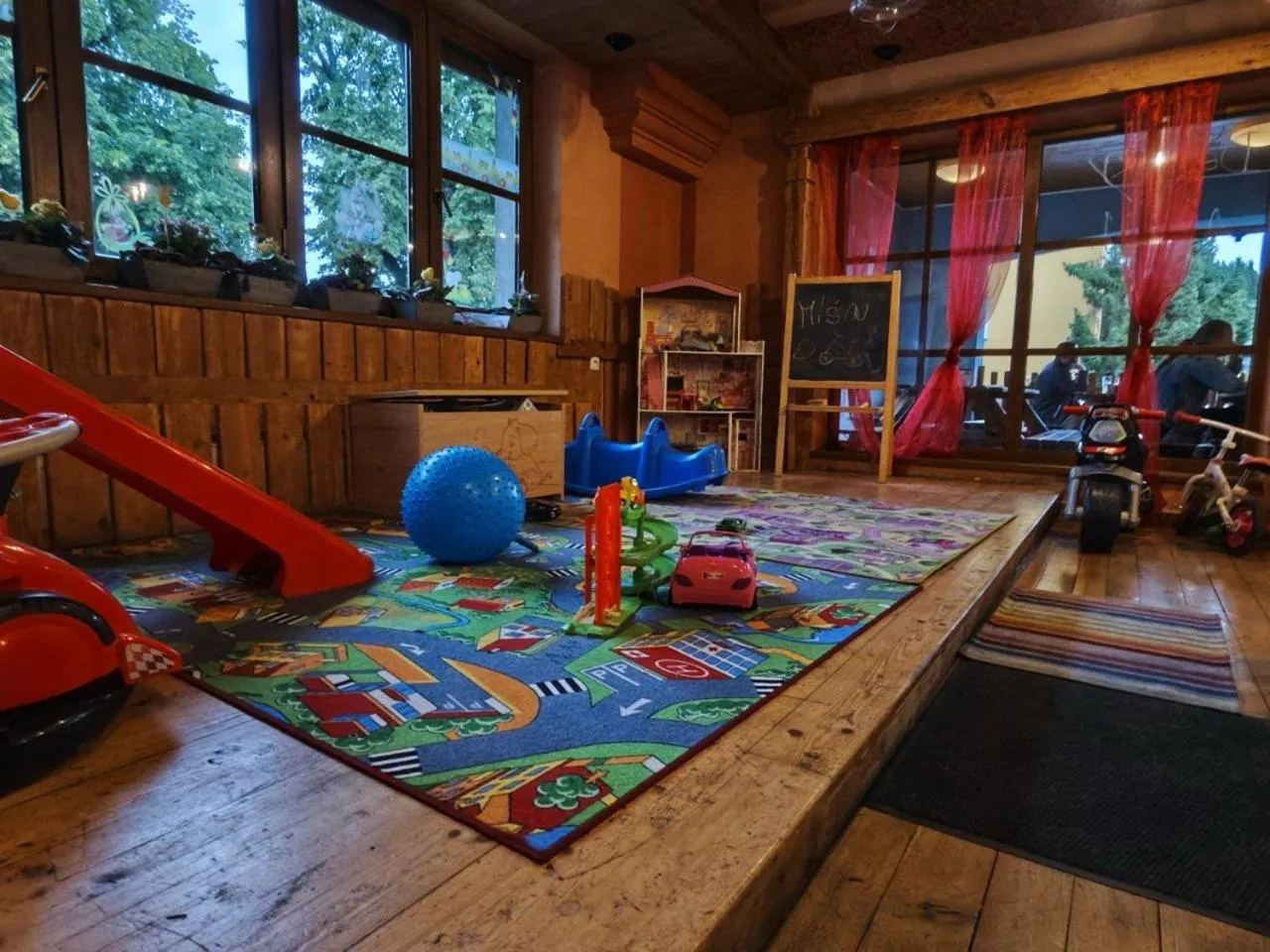 Restaurant/places to eat in Hotel Trilobit