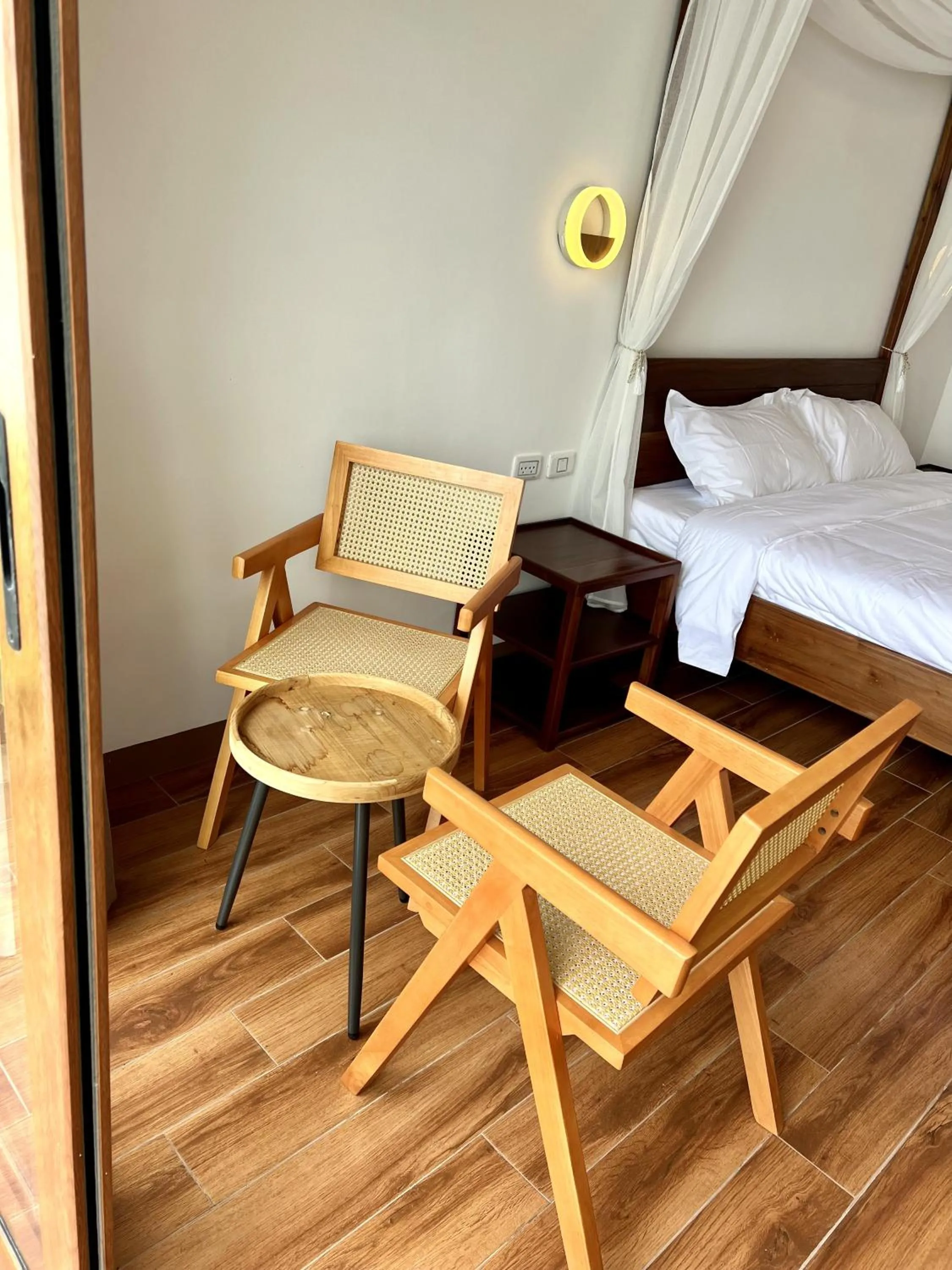 Seating area, Bed in Resort Deja Vu