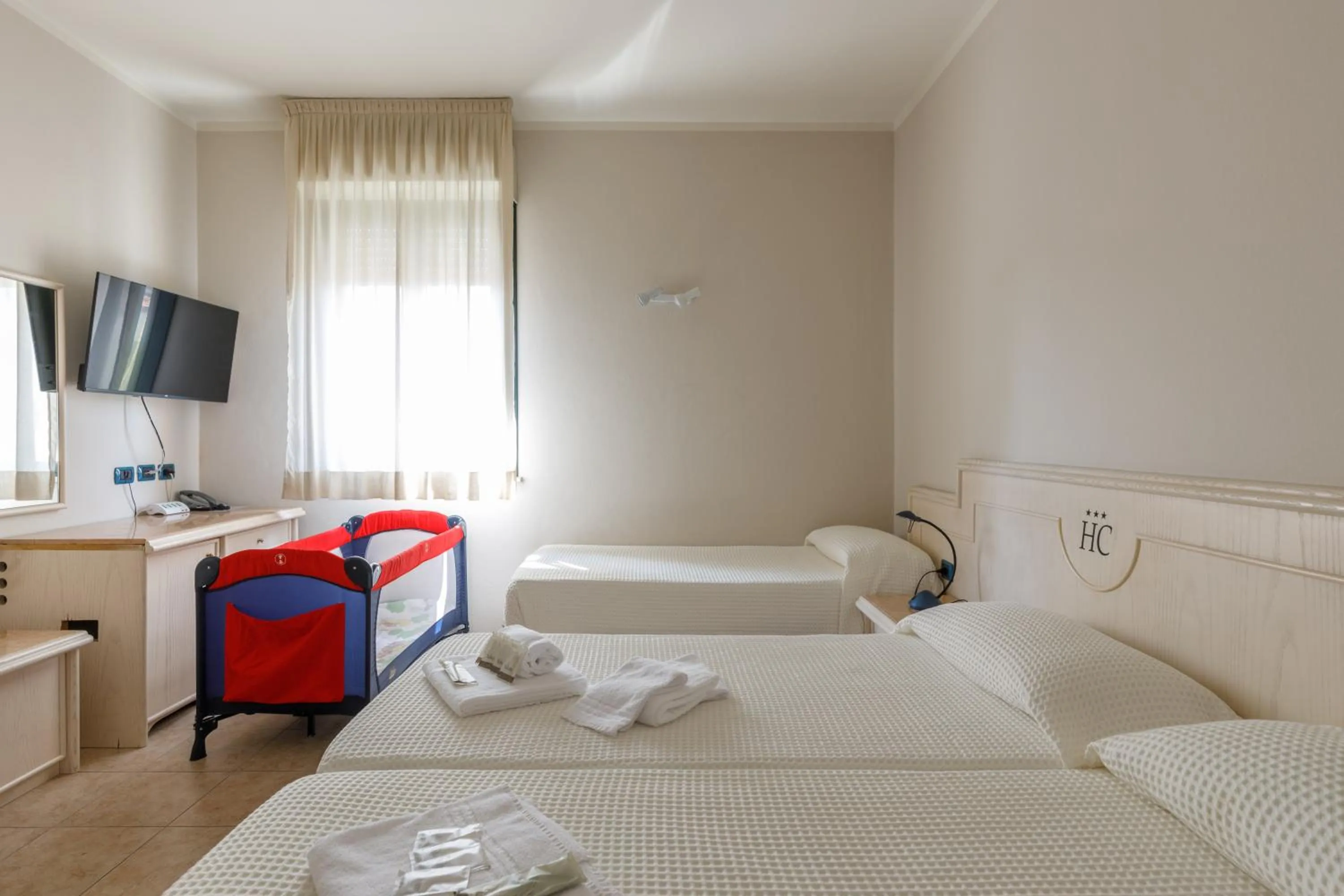 cot, Bed in Hotel Classicano