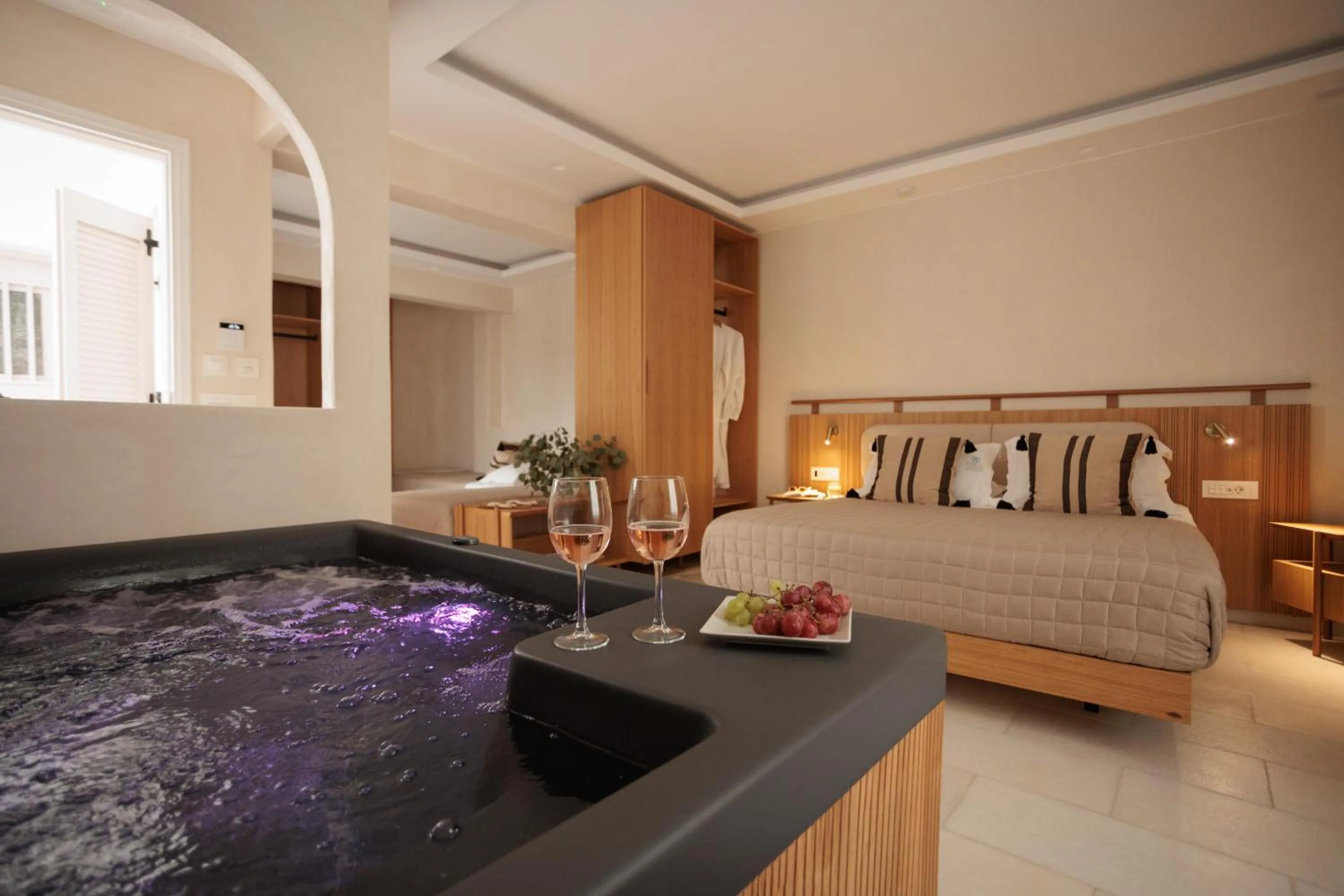 Hot Tub in Polis of Naxos