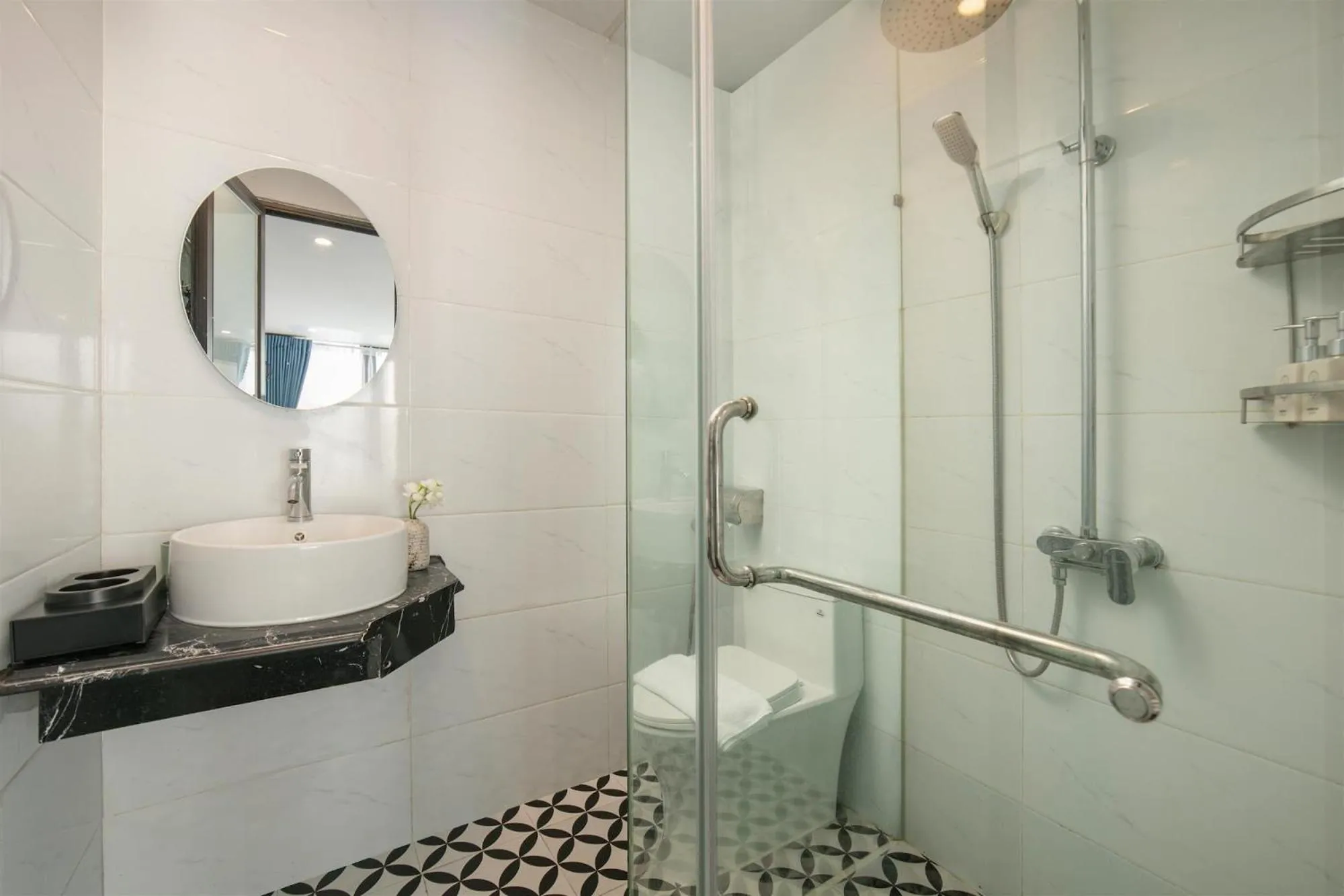 Toilet in Elegance Premium Hotel