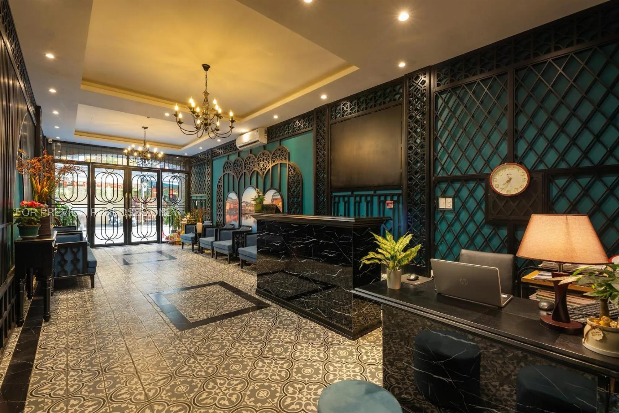 Seating area in Elegance Premium Hotel