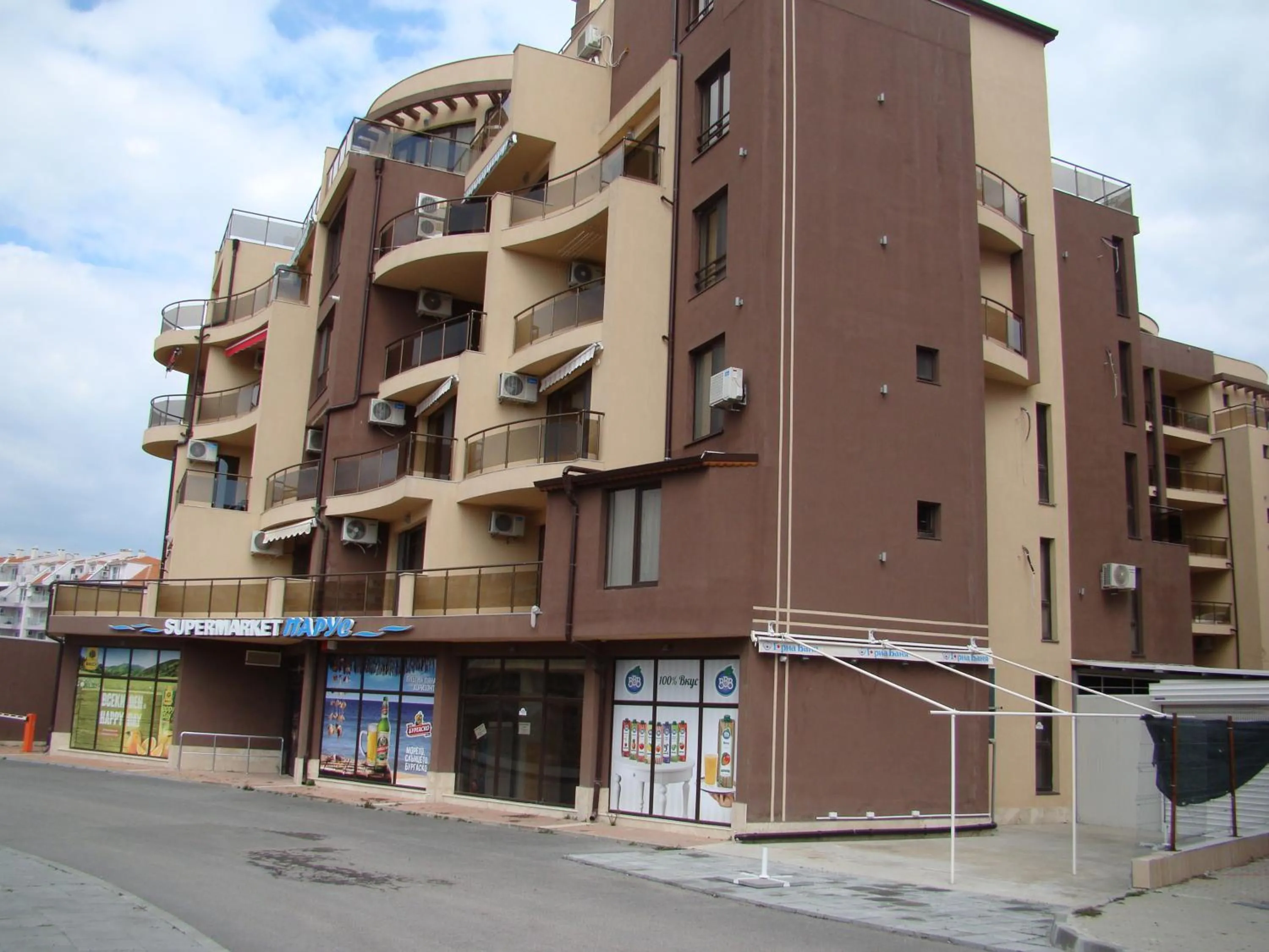 Facade/entrance in Parus 4 Studio