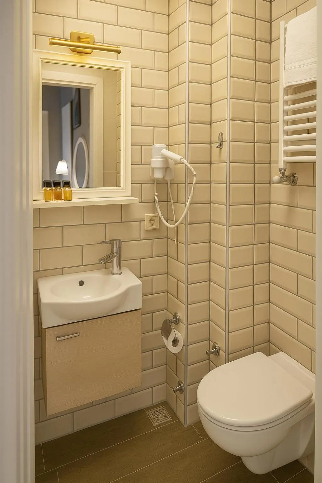 Toilet in Utarit Hotel