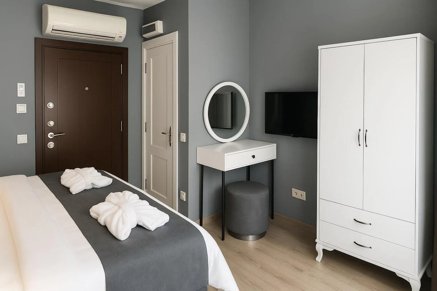 Photo of the whole room, Bed in Utarit Hotel