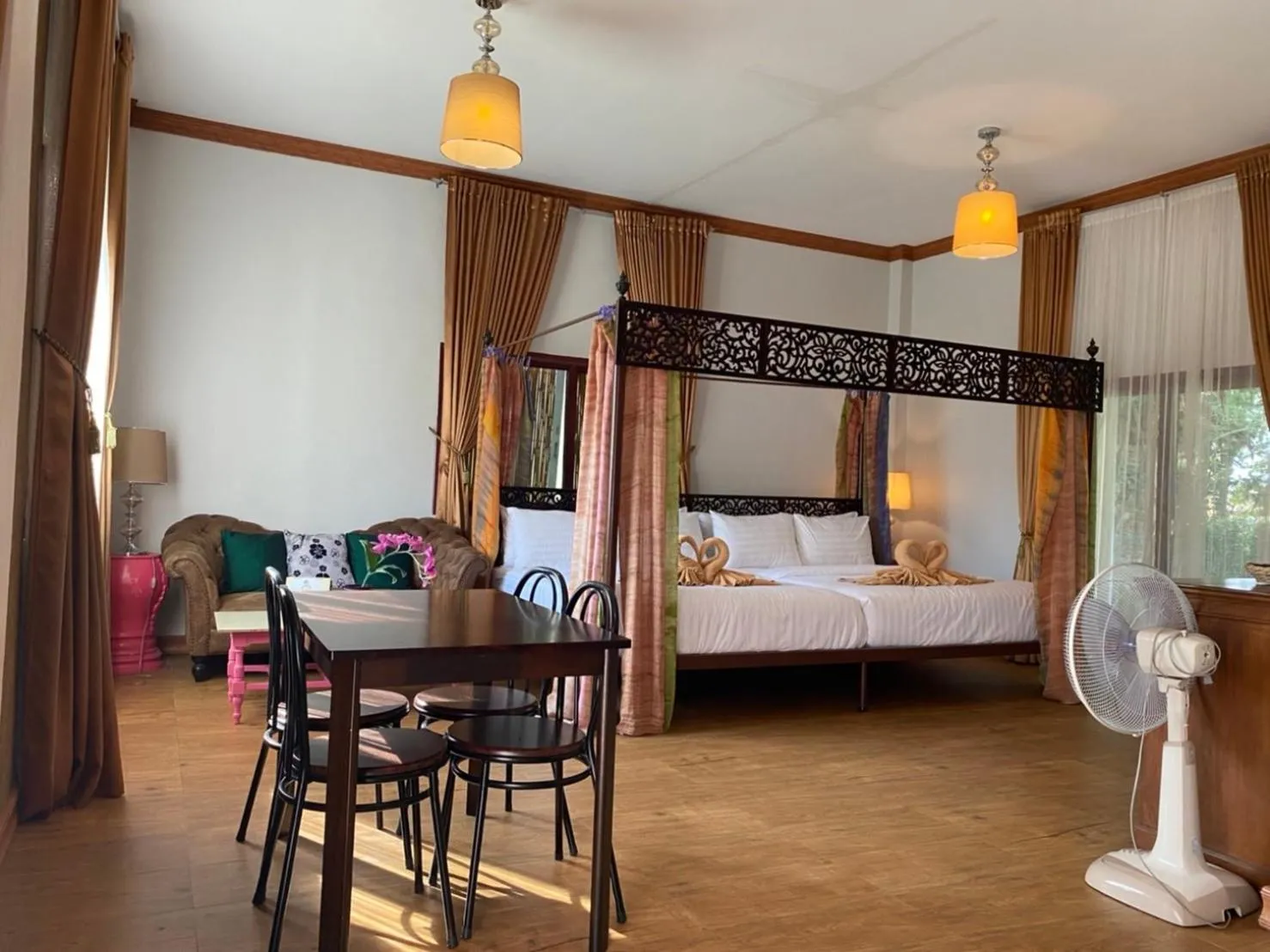 Photo of the whole room, Bed in River Kwai Kiri Resort