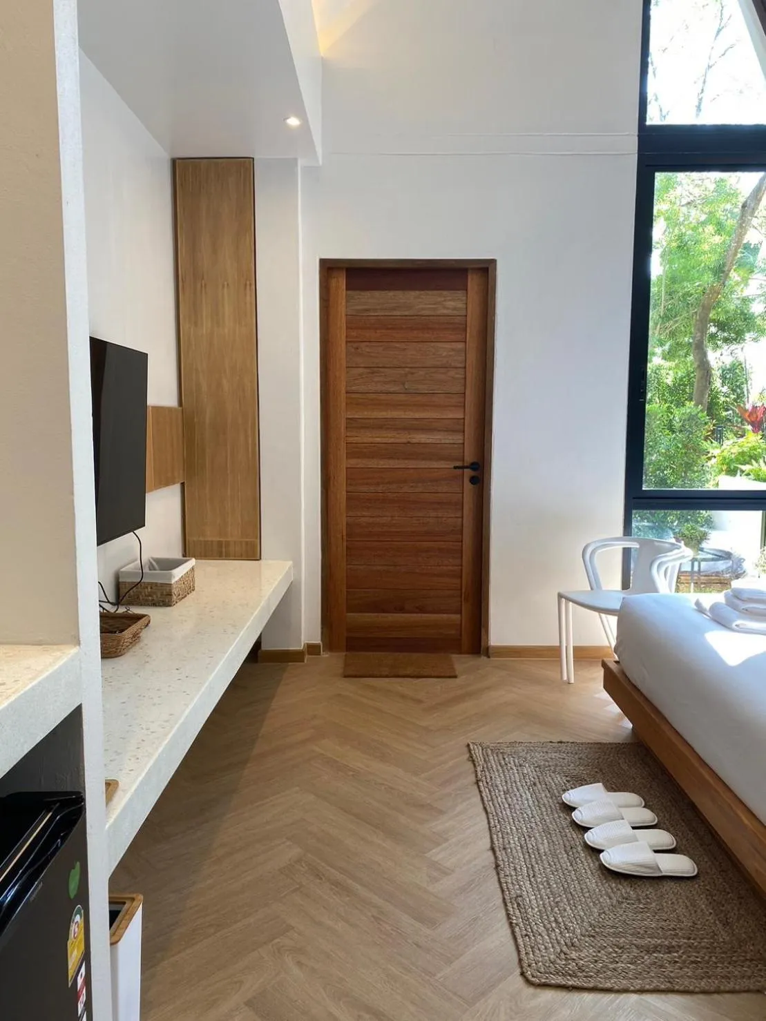 Communal lounge/ TV room, Bed in River Kwai Kiri Resort