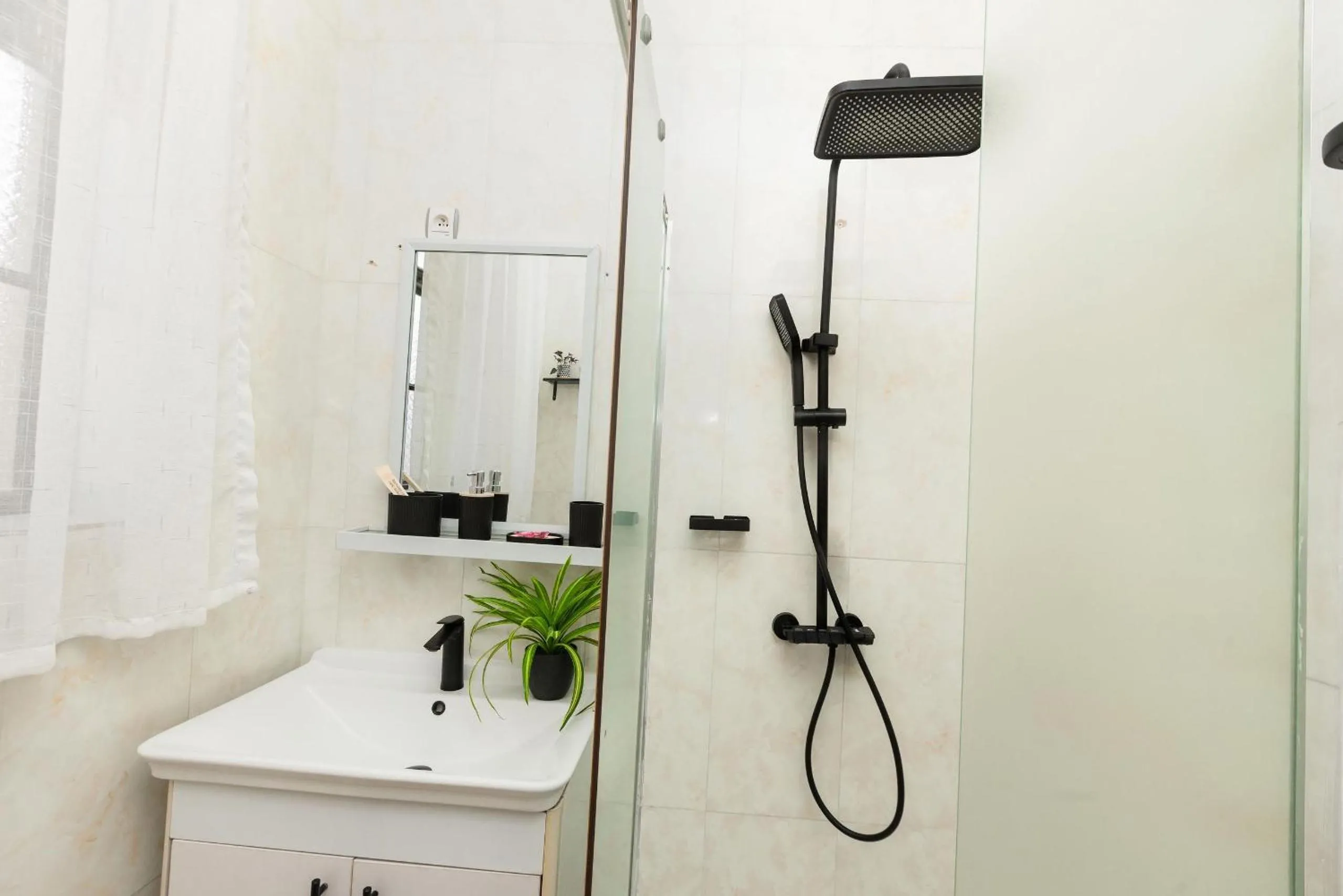 Shower in kigali Pillar House inn