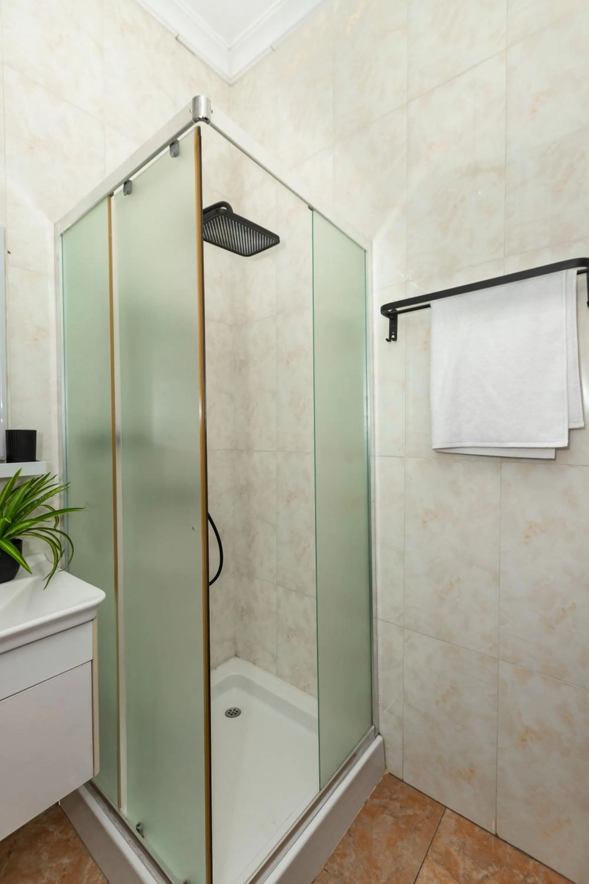 Shower in kigali Pillar House inn