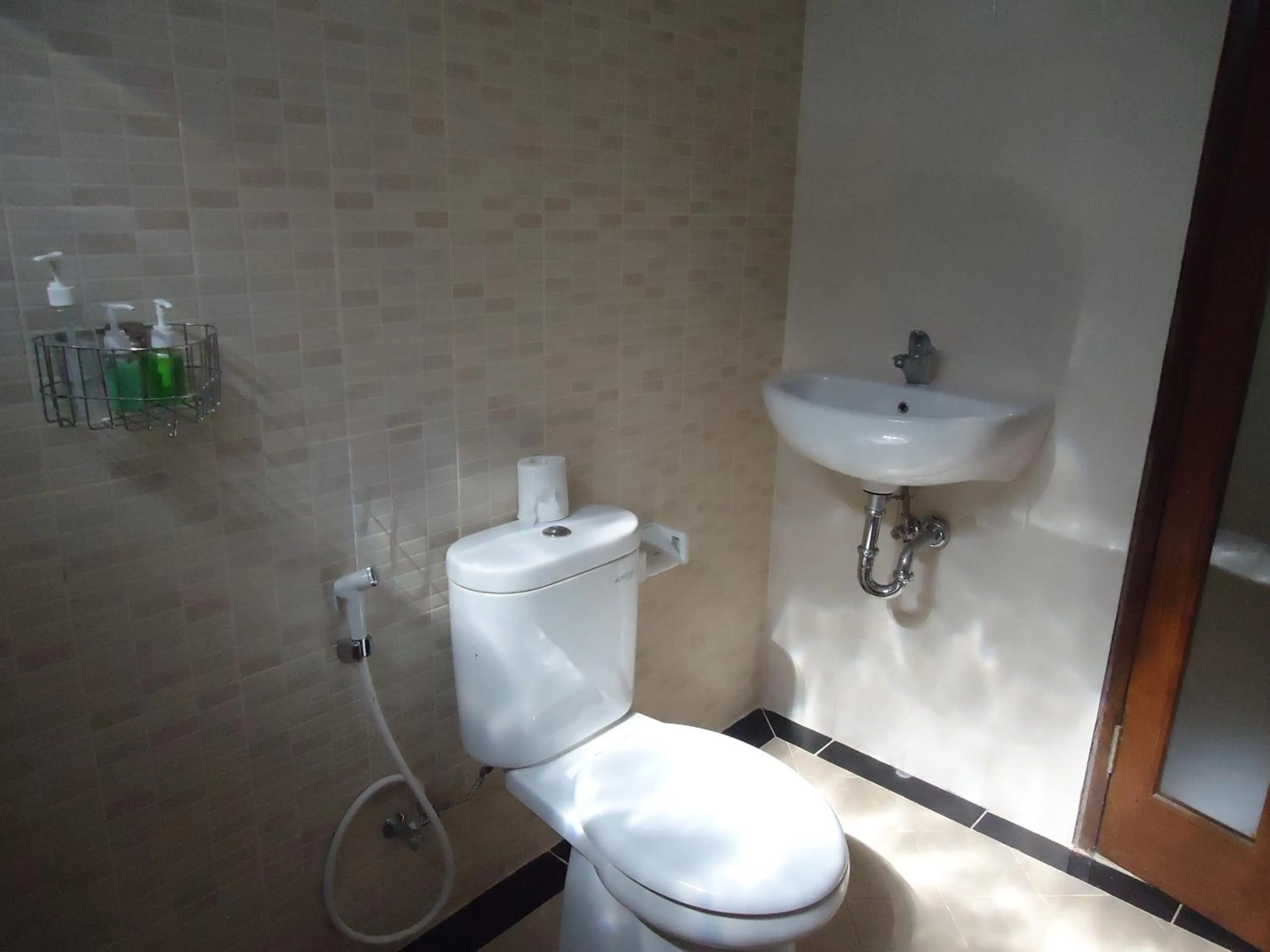 Bathroom in Dewa Put Guest House