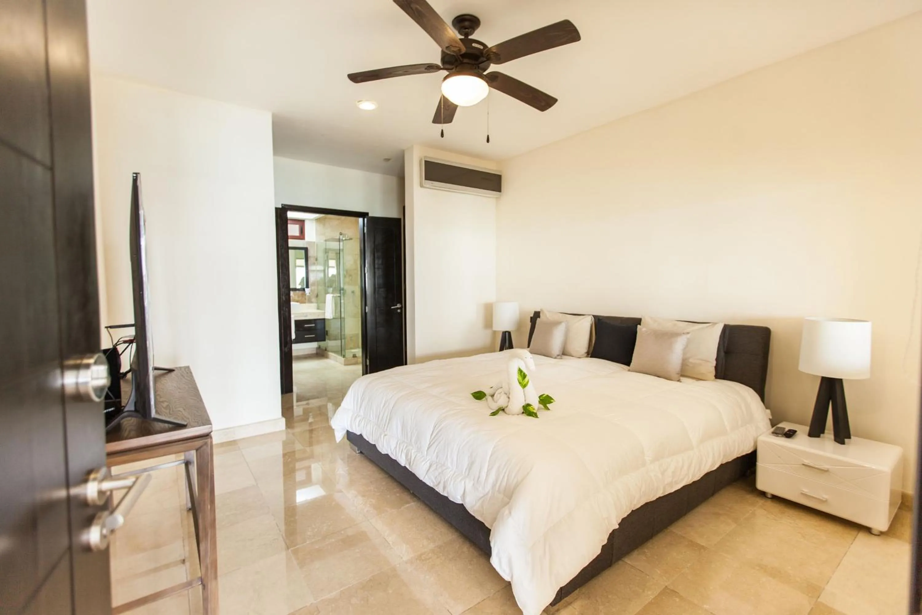 Bed in El Faro 304 CORAL 3 Bdr Penthouse