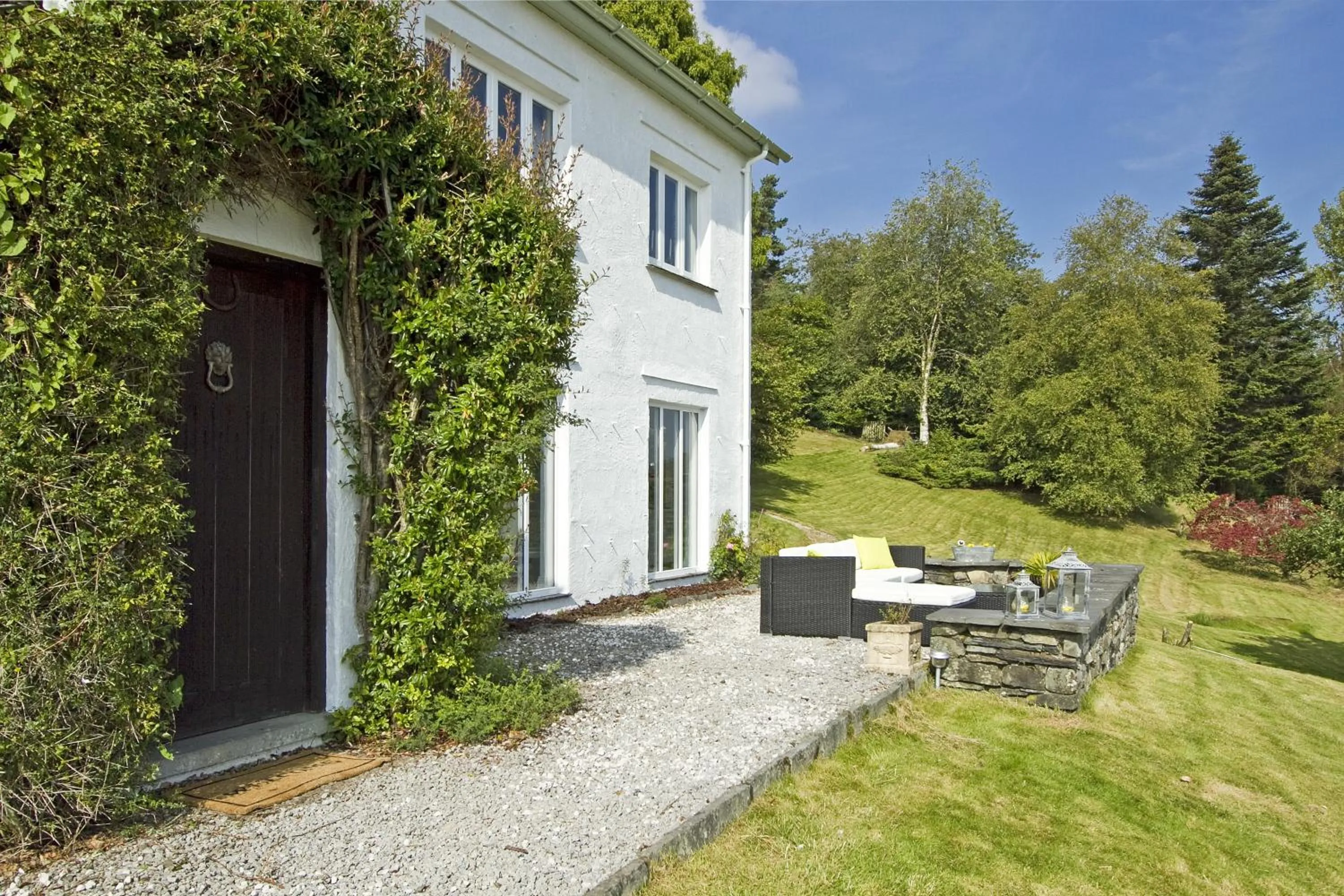 Facade/entrance in High Grassings Country House