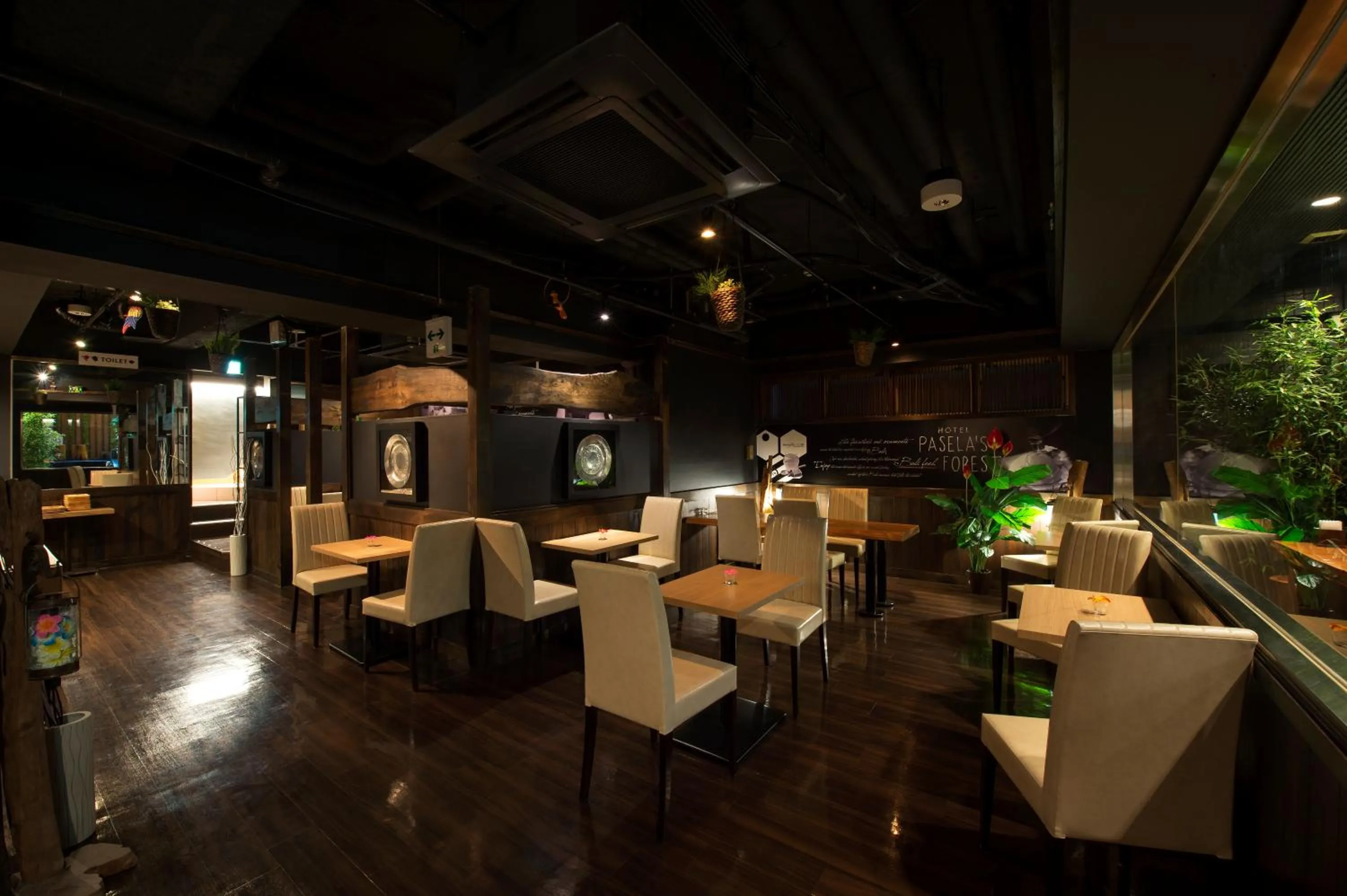 Restaurant/places to eat in Hotel Pasela no mori Yokohama Kannai