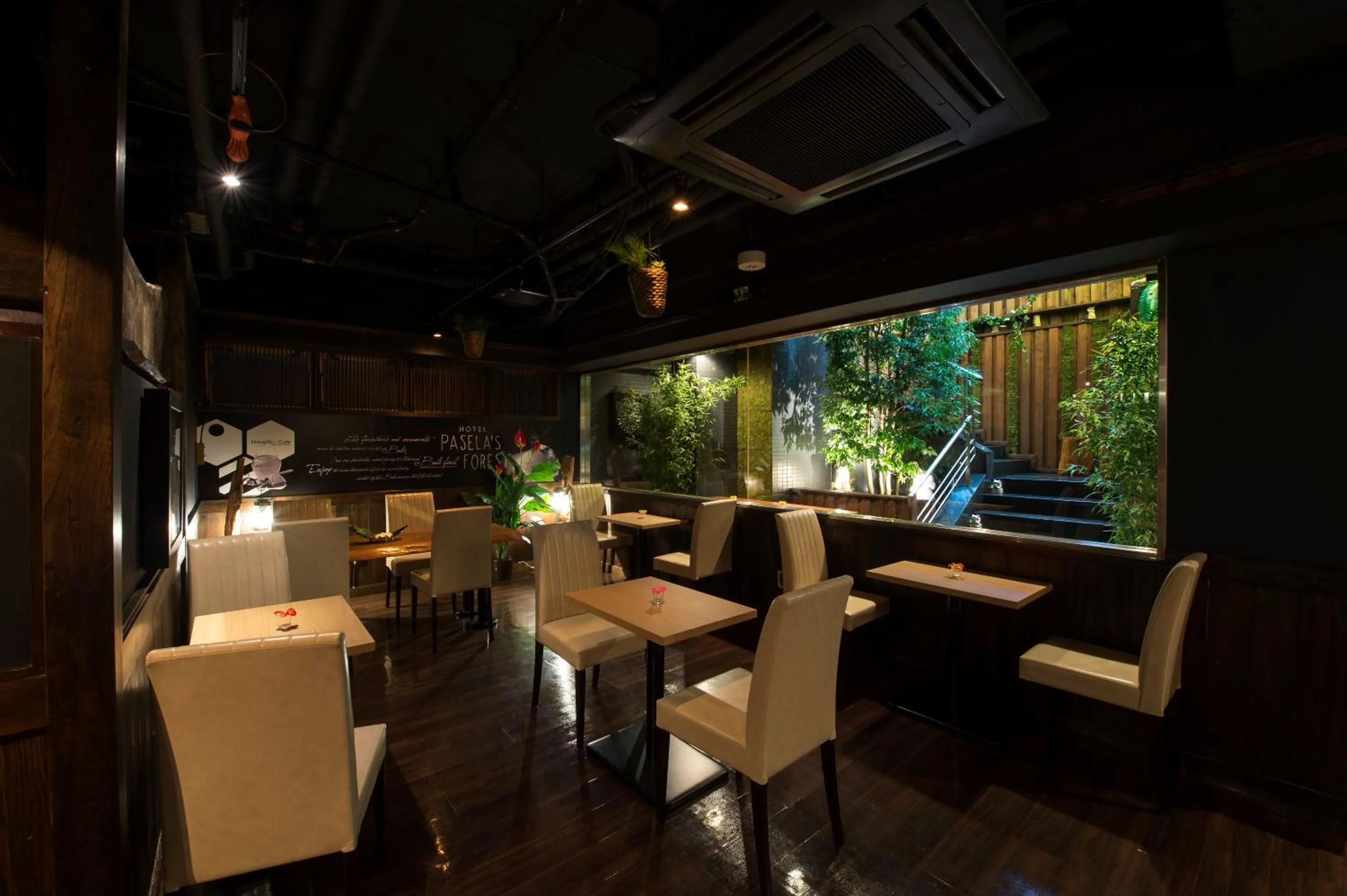 Restaurant/places to eat in Hotel Pasela no mori Yokohama Kannai