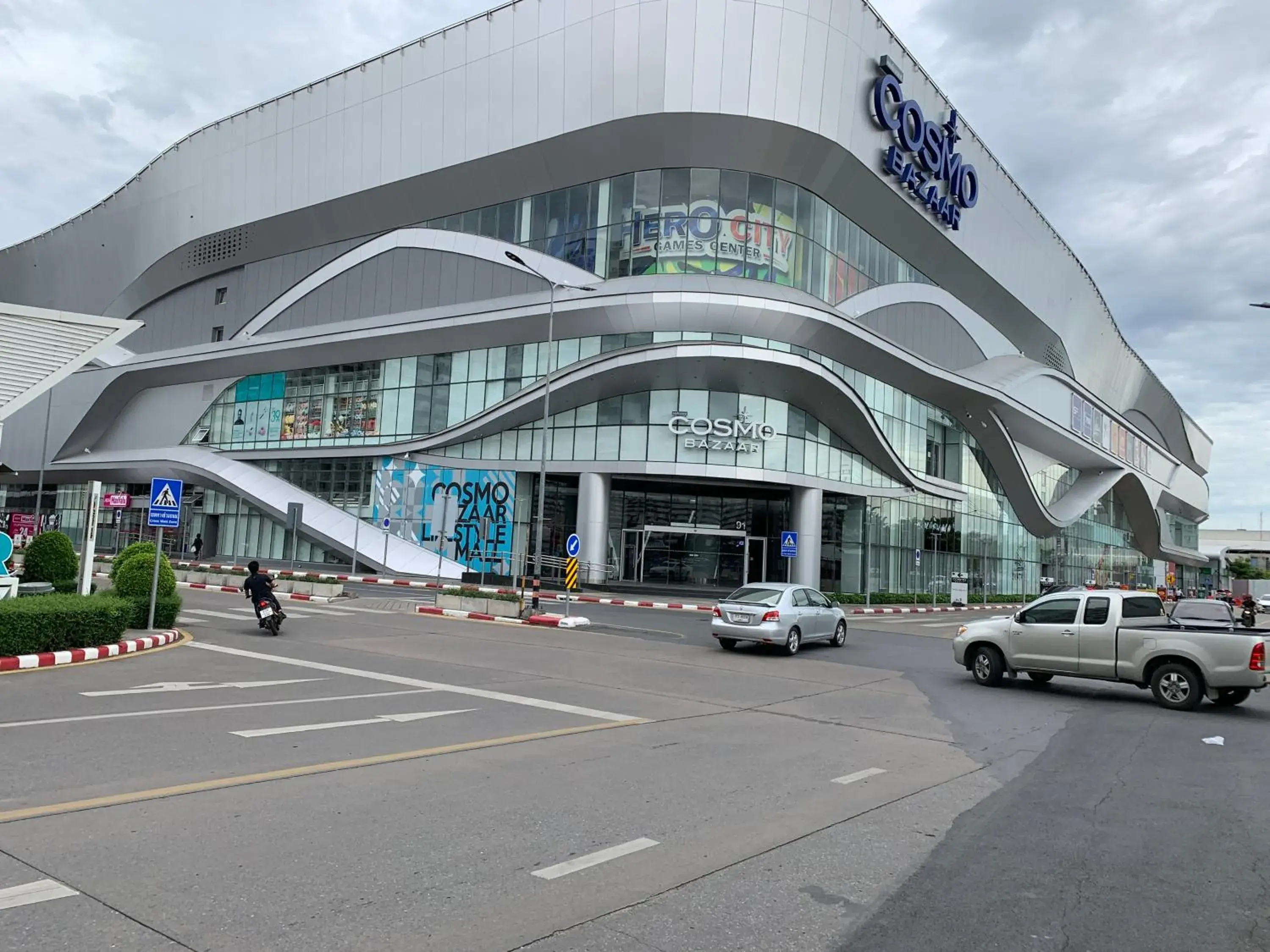 Landmark view in Muangthongthani Rental/Khun Dan Landmark view in Muangthongthani Rental/Khun Dan