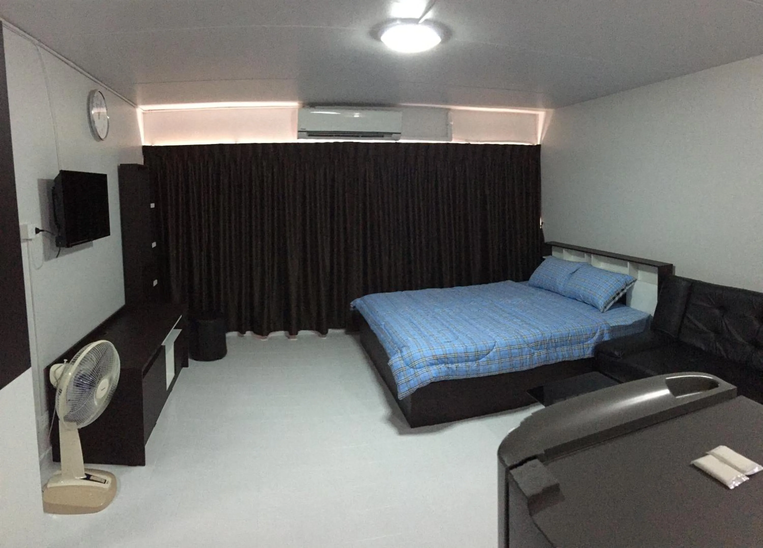 Photo of the whole room, Bed in Muangthongthani Rental/Khun Dan