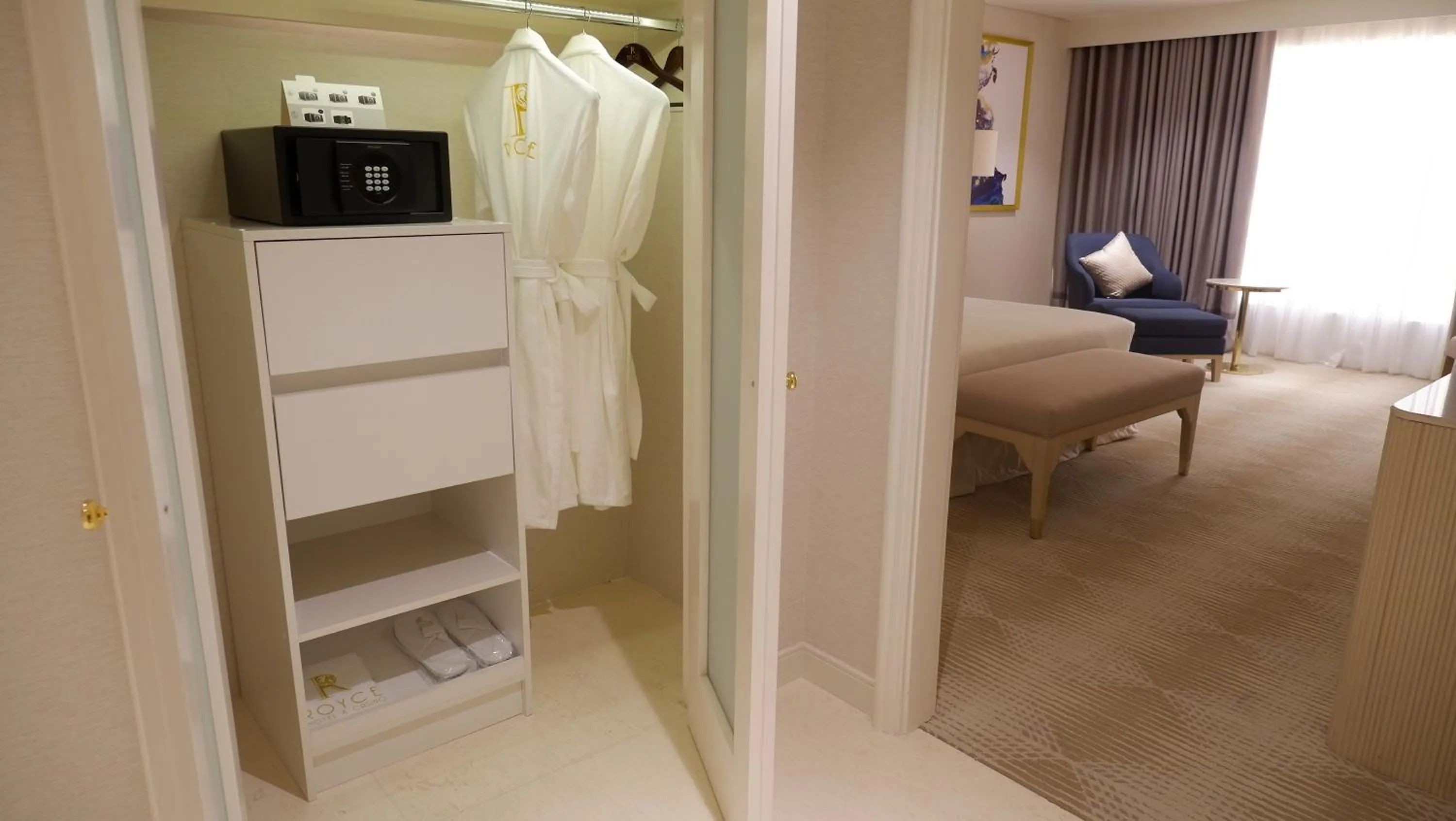 Photo of the whole room, Bed in Royce Hotel & Casino