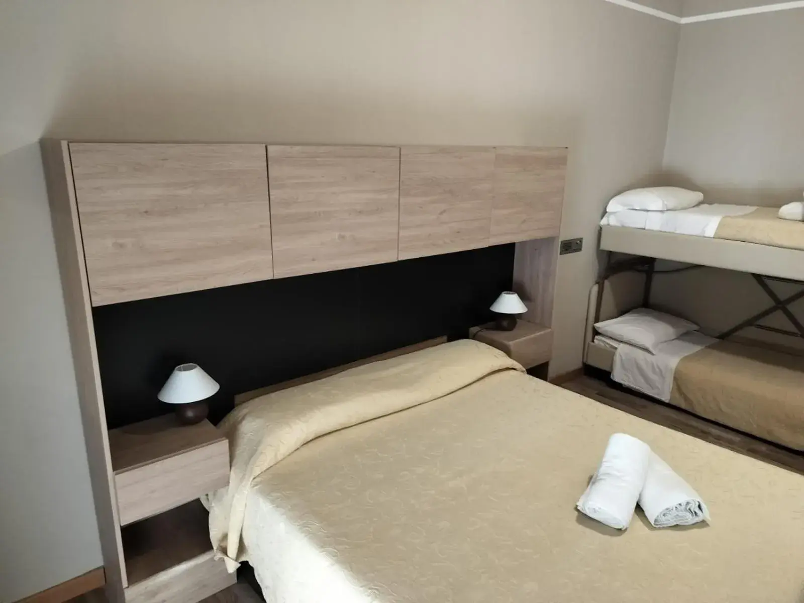 Bed, Bunk Bed in Hotel Corallo Garnì