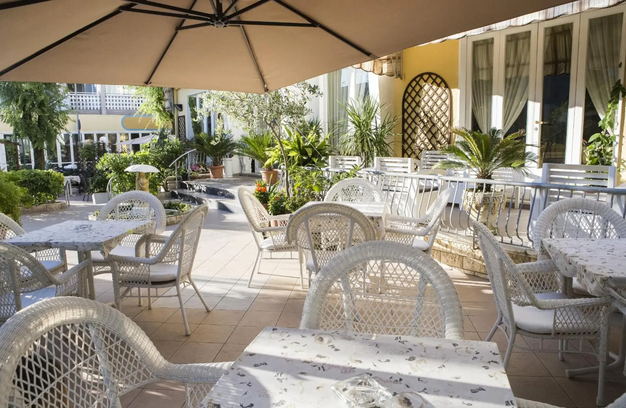 Garden, Restaurant/Places to Eat in Hotel Corallo Garnì