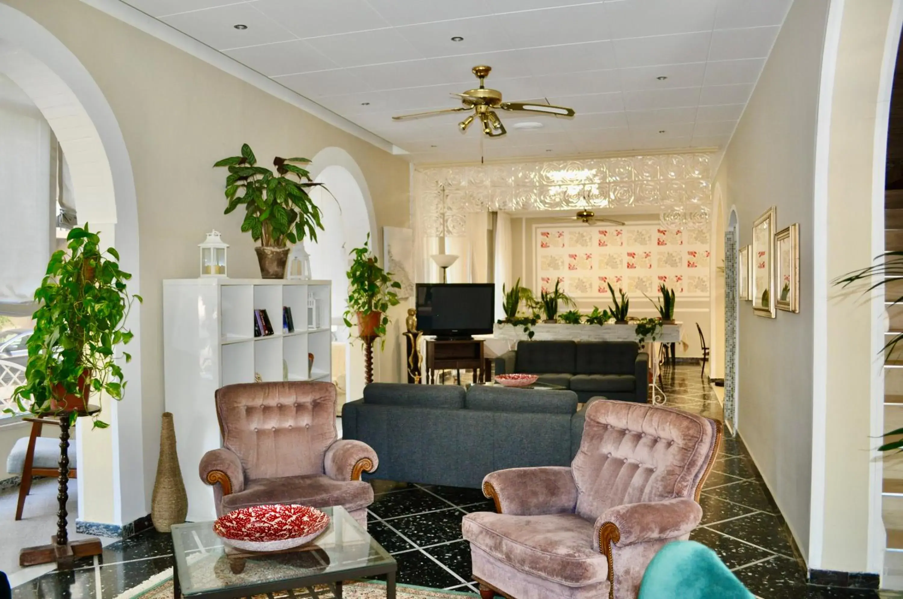 Communal lounge/ TV room, Seating Area in Hotel Corallo Garnì