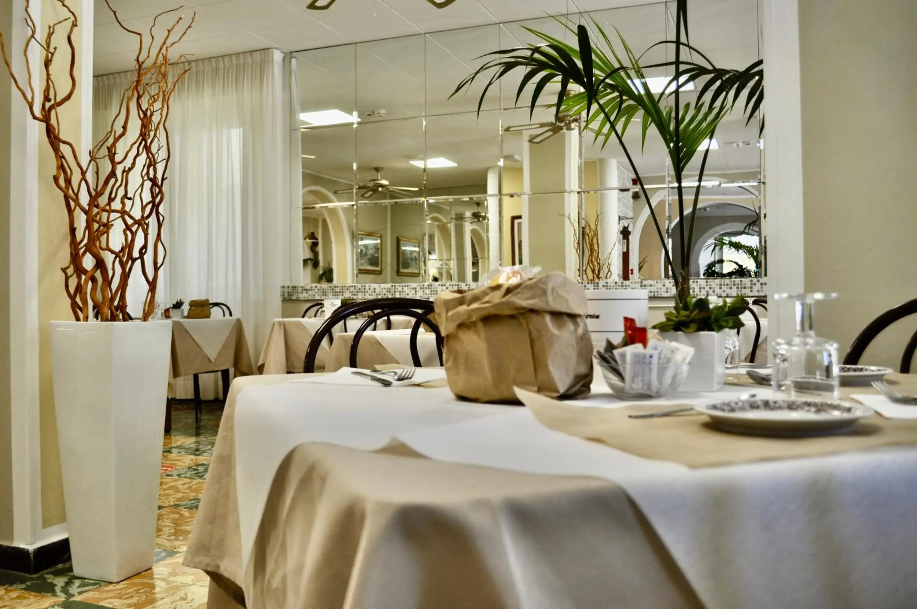 Lounge or bar, Restaurant/Places to Eat in Hotel Corallo Garnì