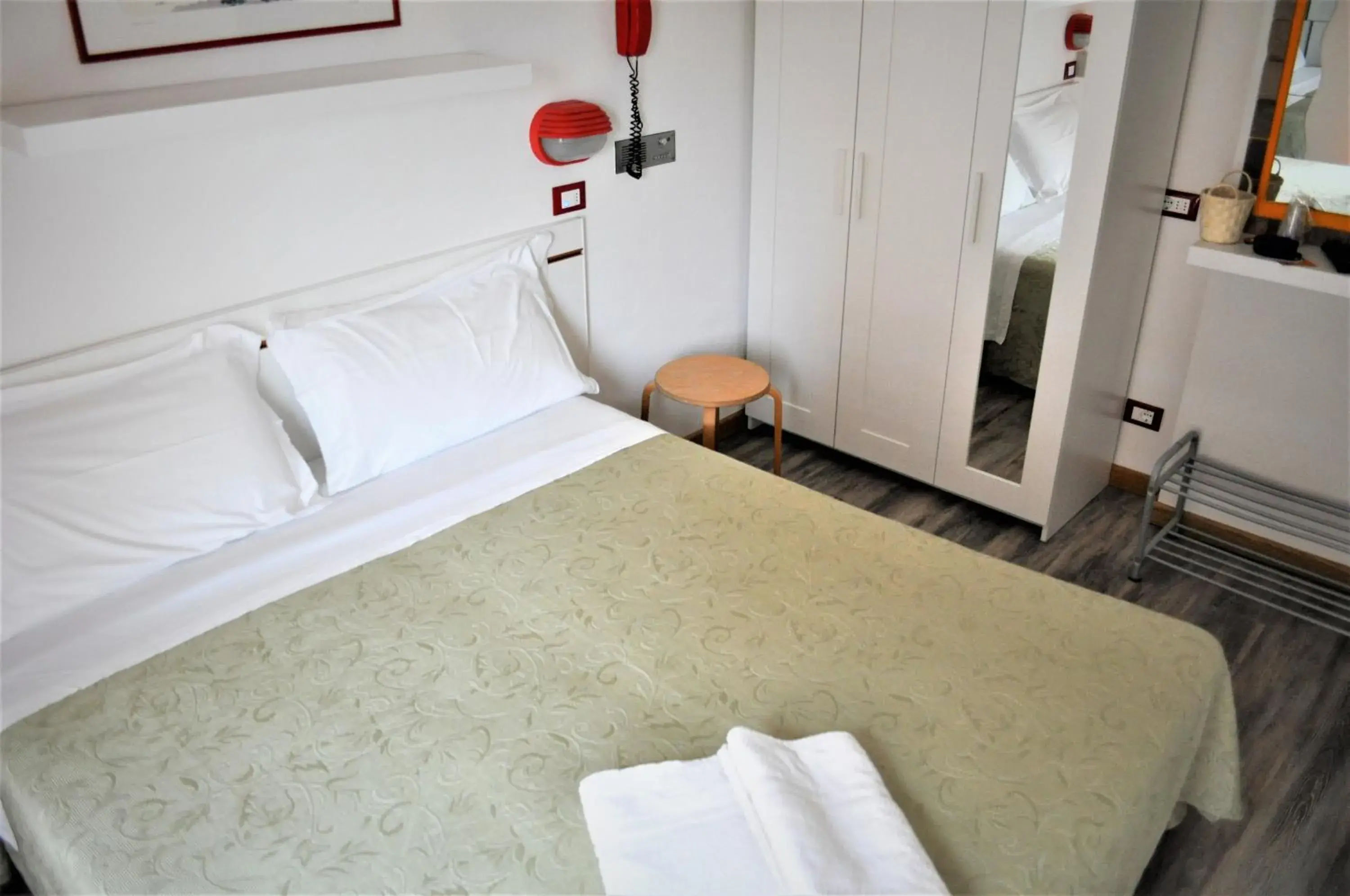 Bedroom, Bed in Hotel Corallo Garnì