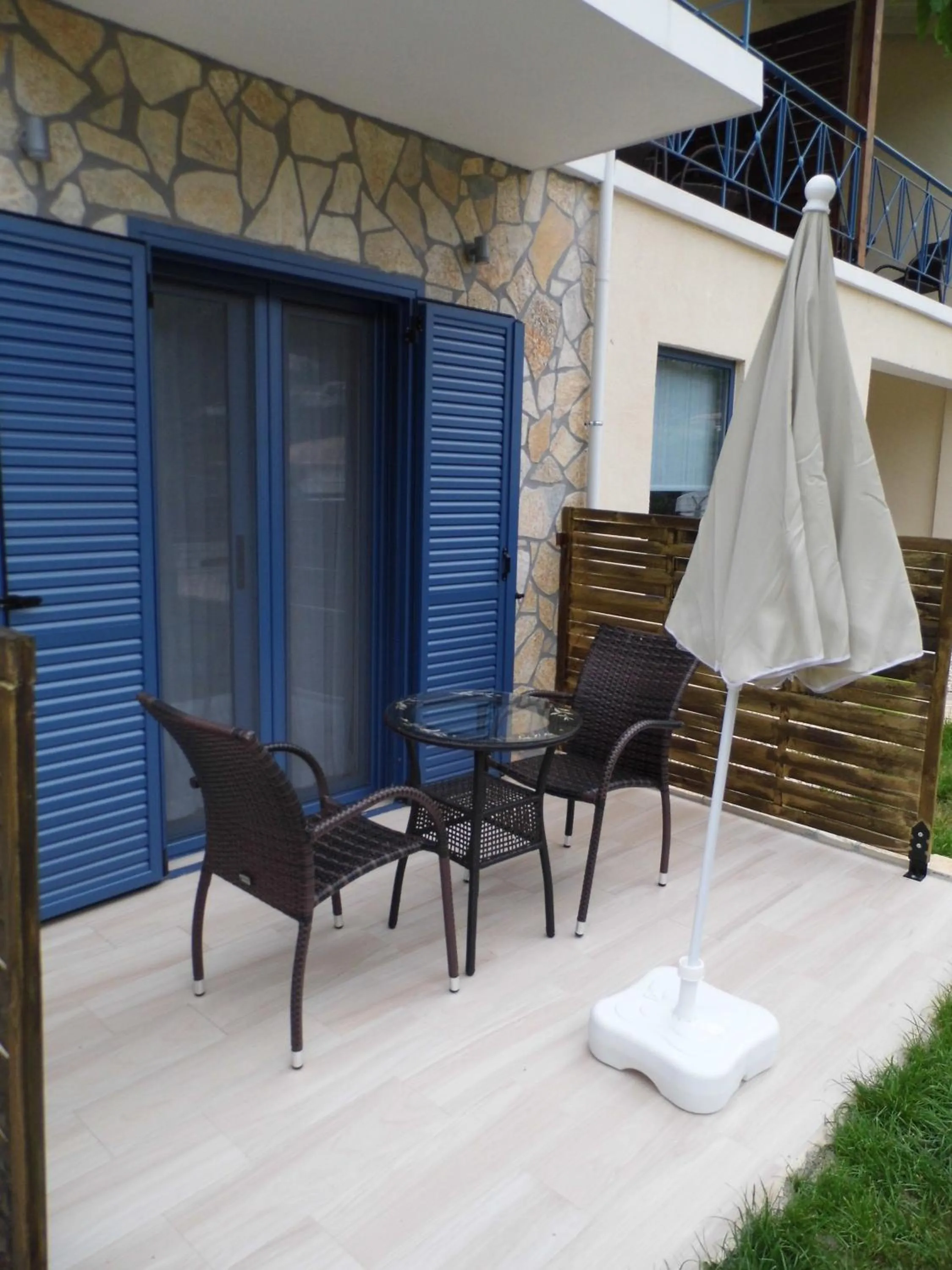 Summer in Ilianthos Apartments & Rooms