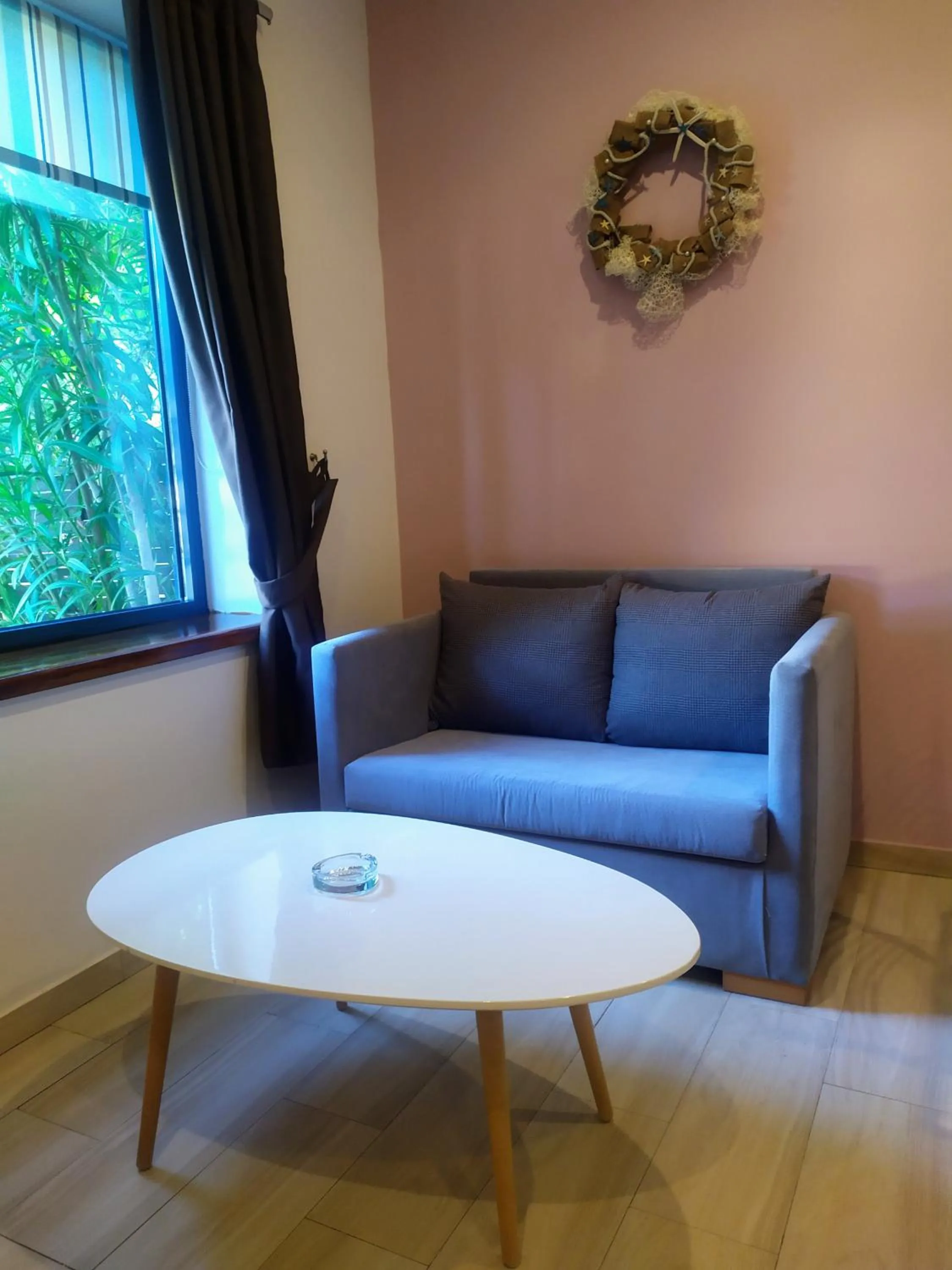 Living room in Ilianthos Apartments & Rooms