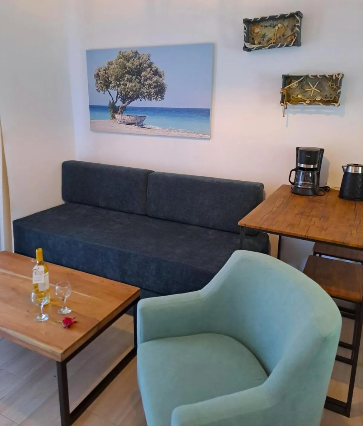 Ilianthos Apartments & Rooms