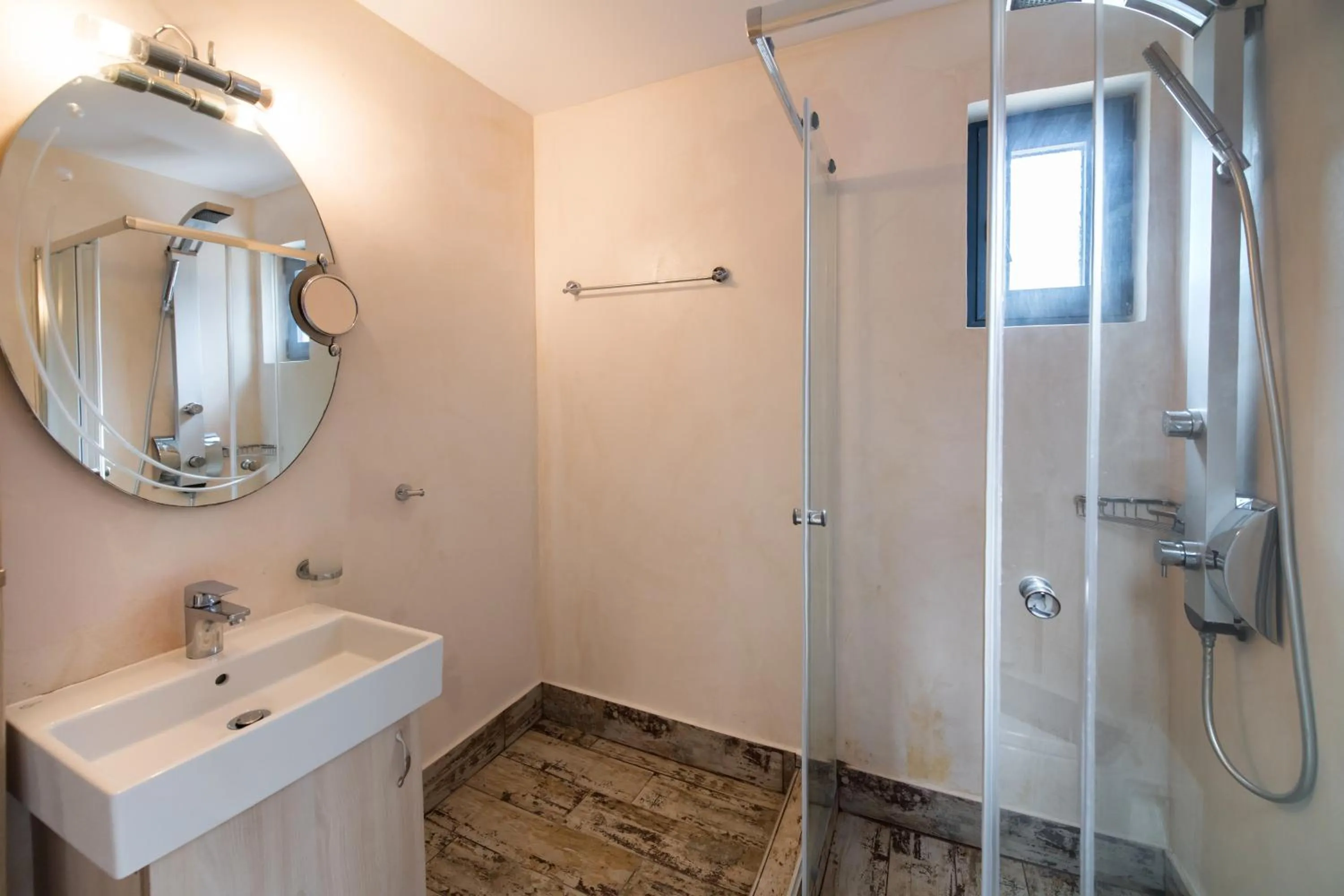 Bathroom in Ilianthos Apartments & Rooms