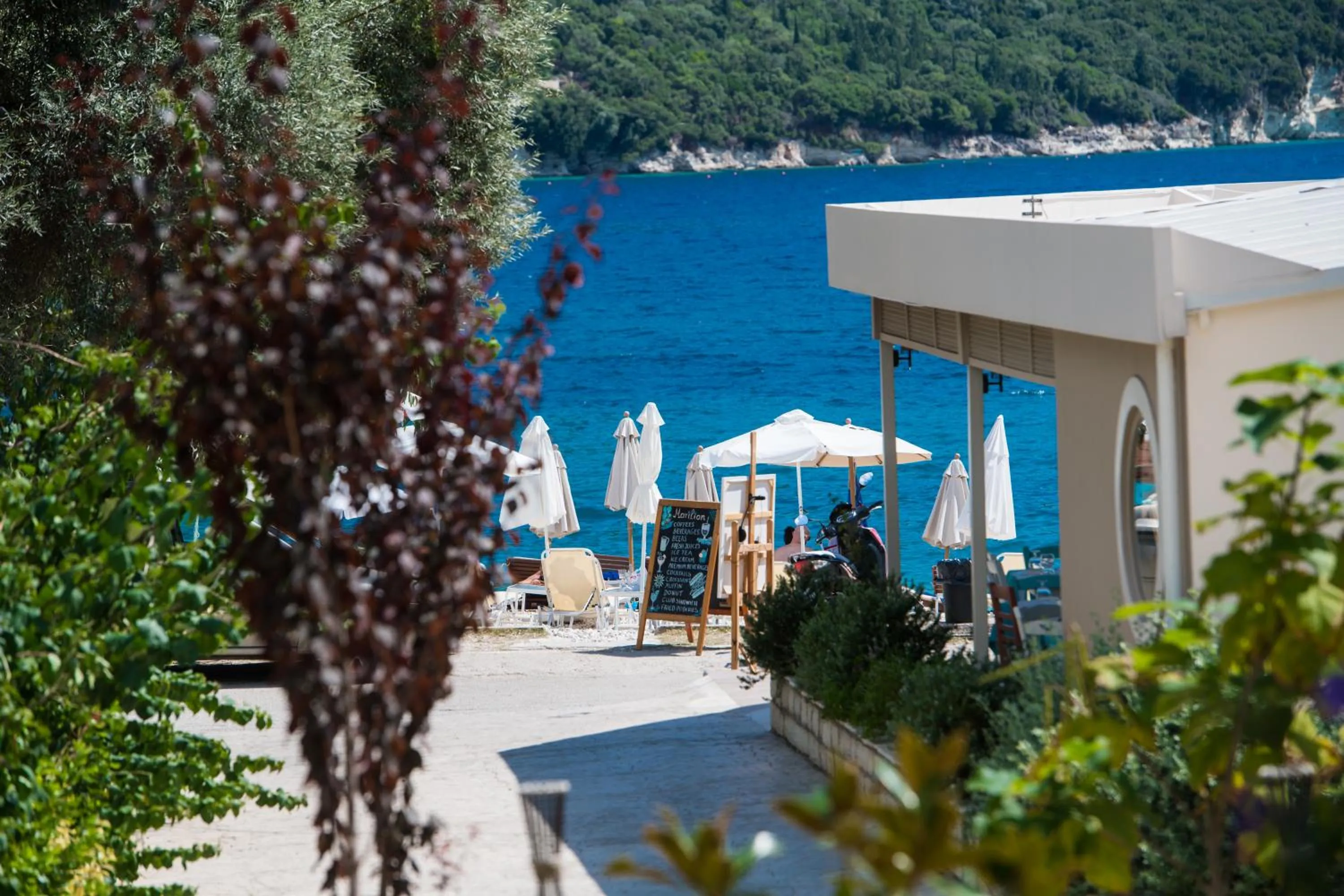 Natural landscape in Ilianthos Apartments & Rooms