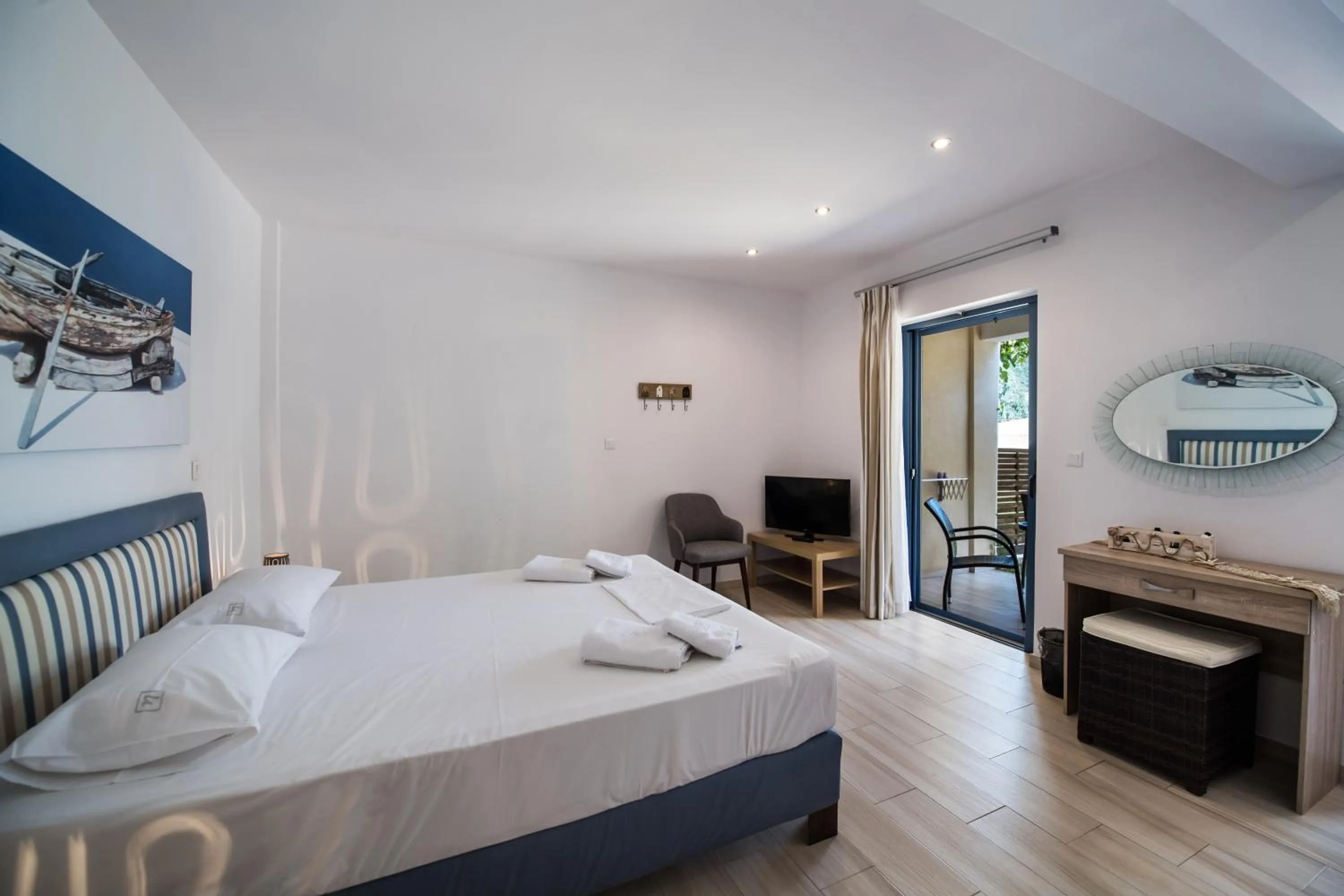 Bedroom, Bed in Ilianthos Apartments & Rooms