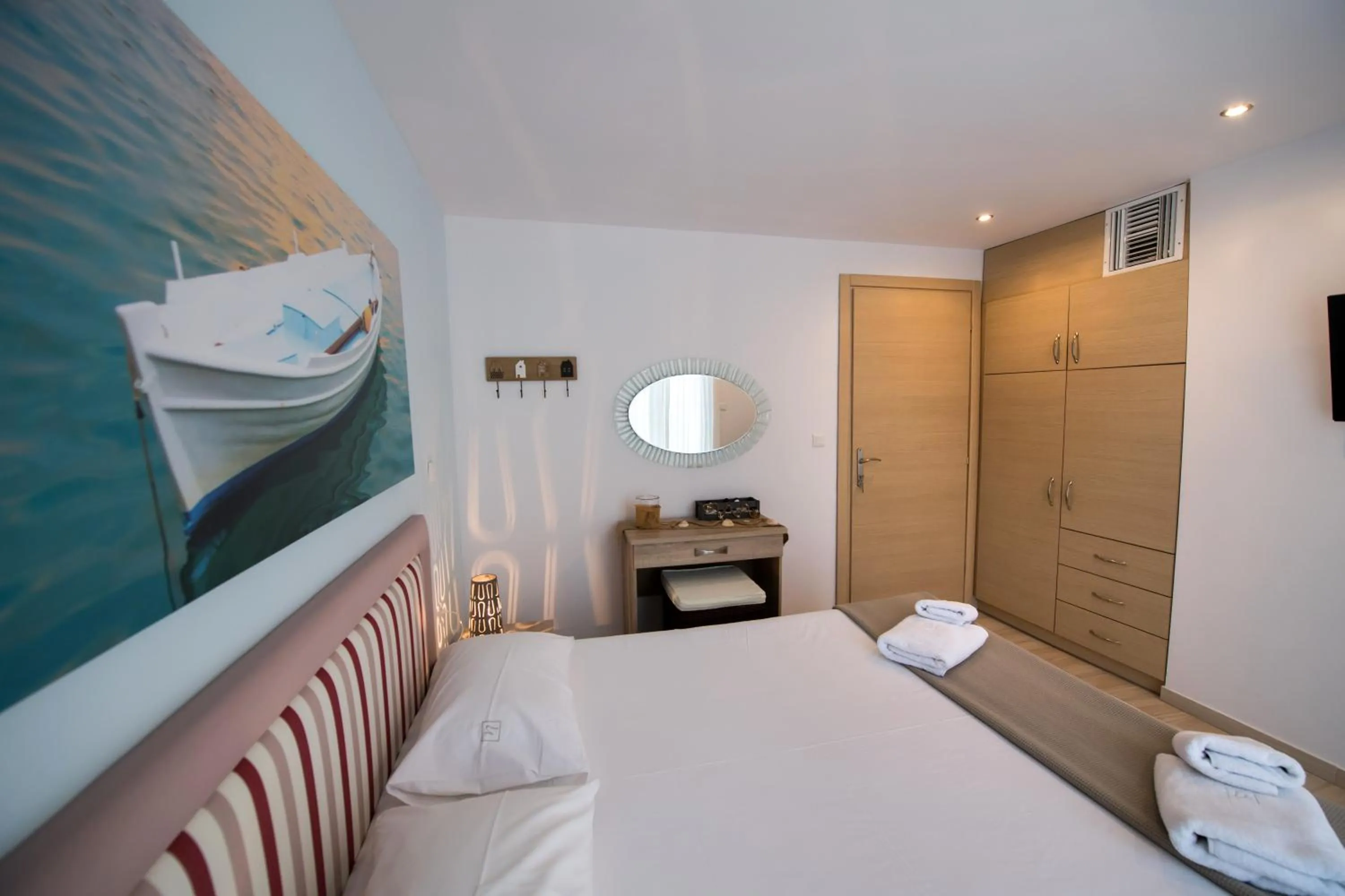 Photo of the whole room, Bed in Ilianthos Apartments & Rooms