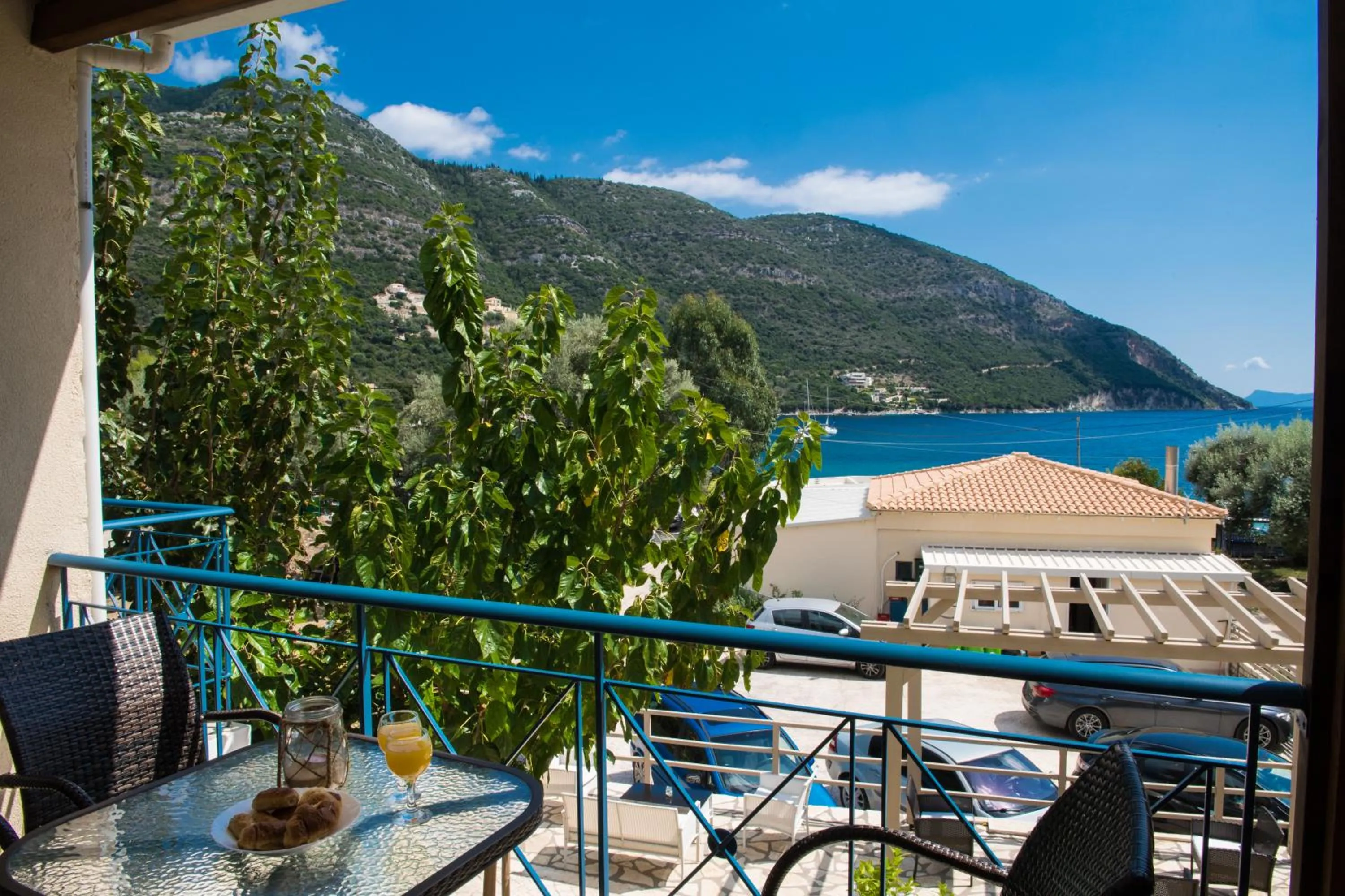 Balcony/Terrace in Ilianthos Apartments & Rooms