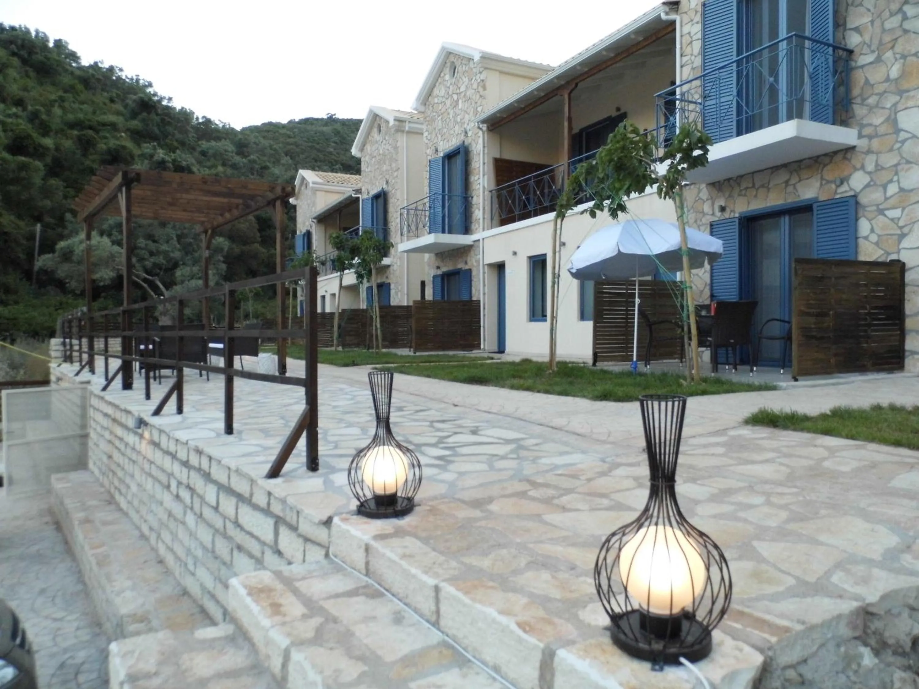 Garden in Ilianthos Apartments & Rooms