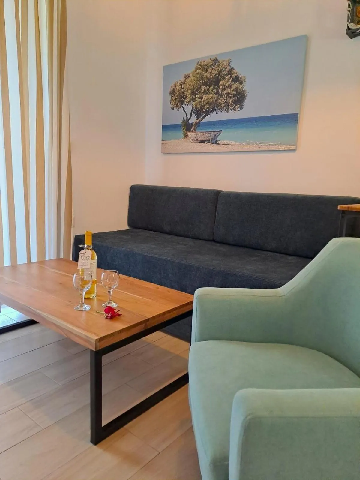 Ilianthos Apartments & Rooms