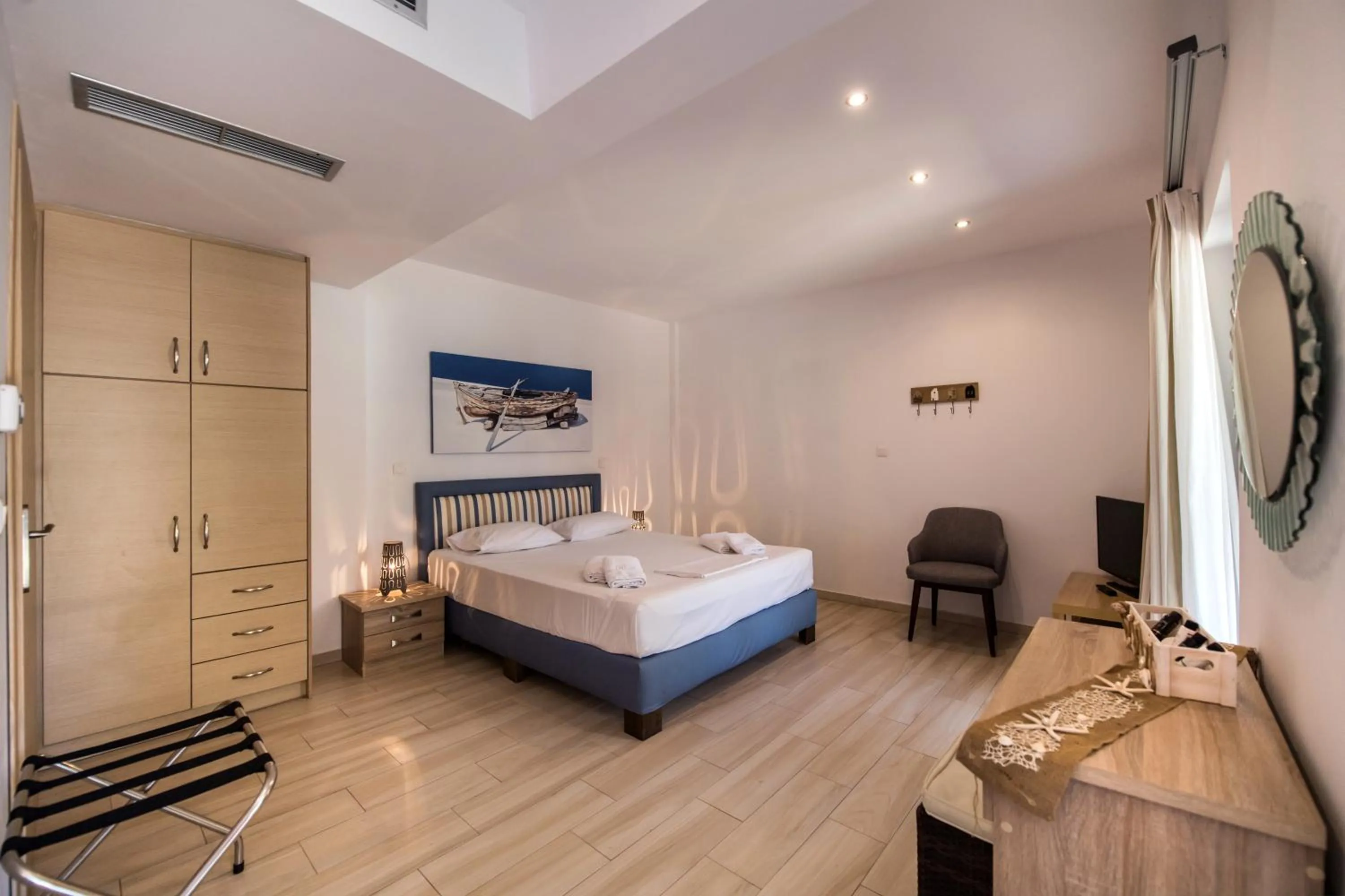 Bedroom, Bed in Ilianthos Apartments & Rooms