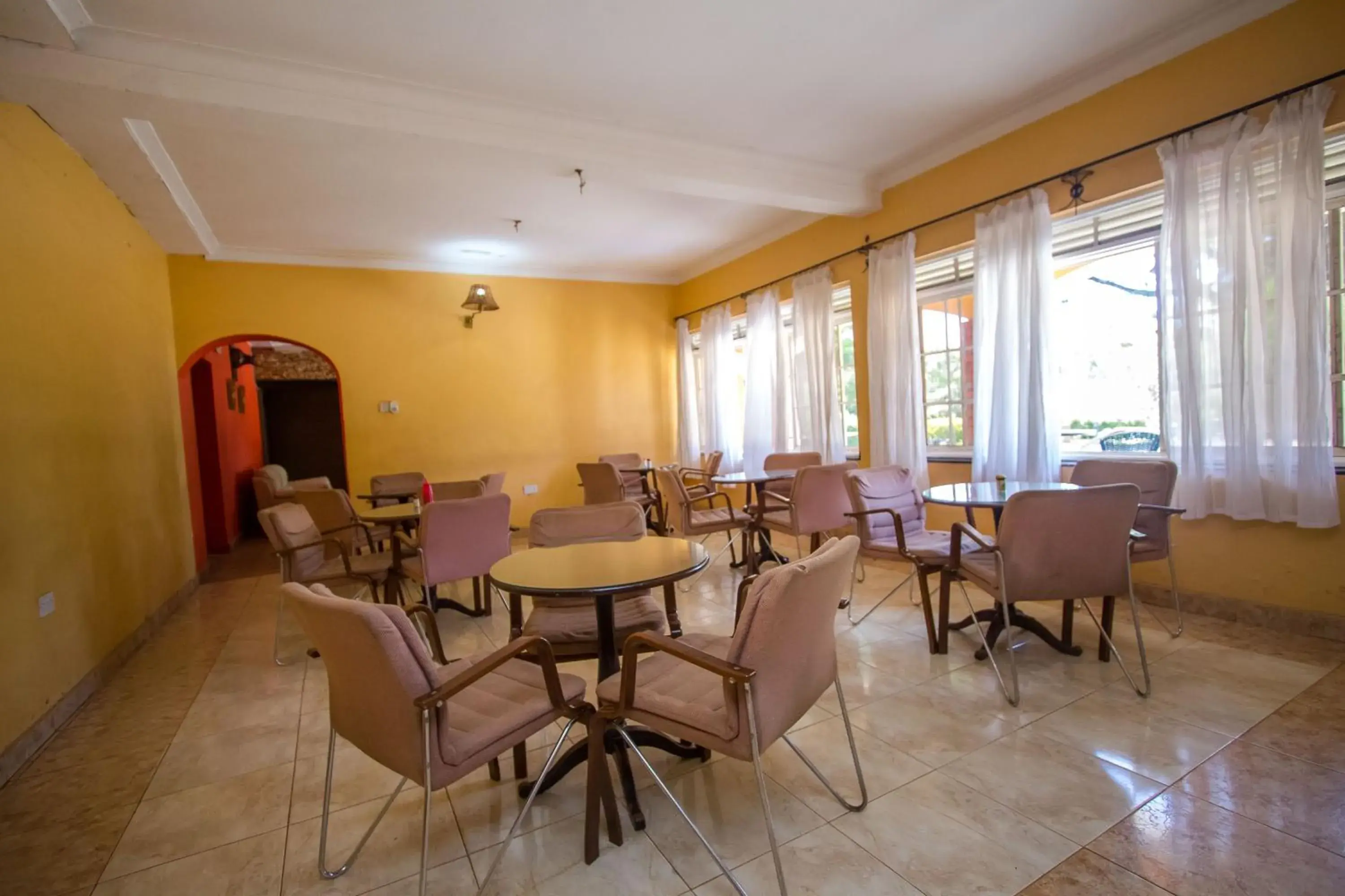 Restaurant/places to eat in Jinja Safari Hotel Restaurant/places to eat in Jinja Safari Hotel