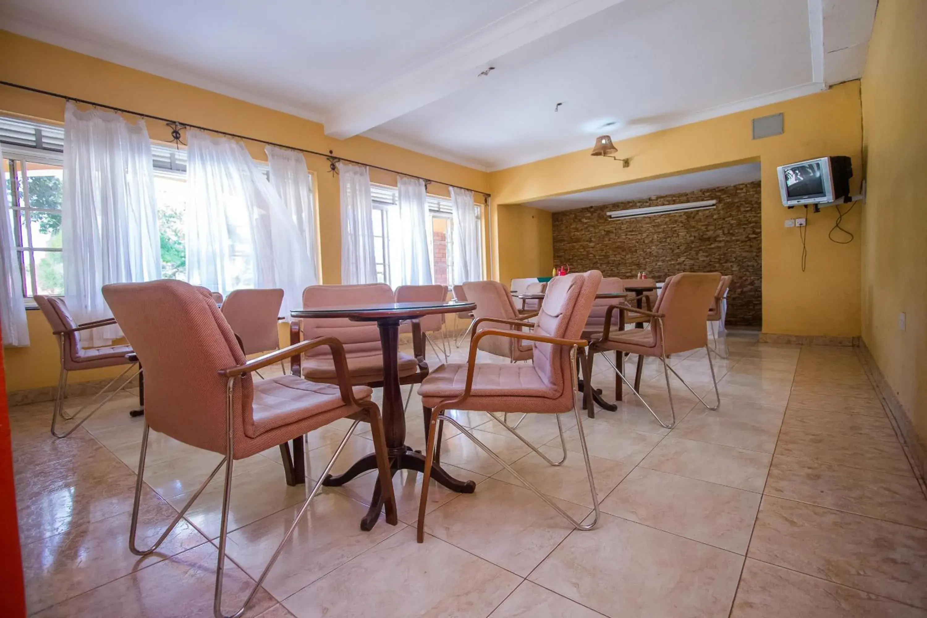 Restaurant/places to eat in Jinja Safari Hotel Restaurant/places to eat in Jinja Safari Hotel