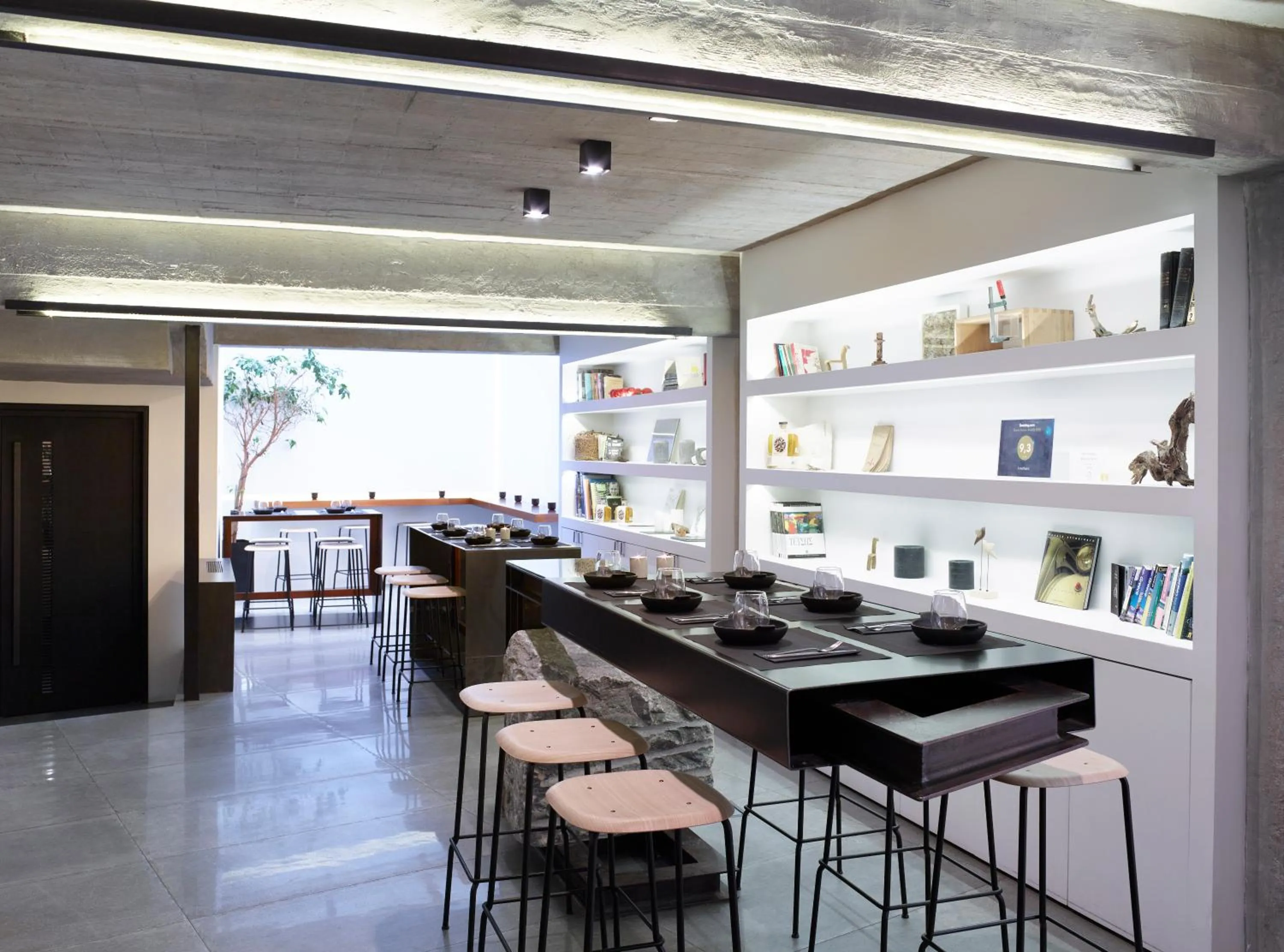 Restaurant/places to eat in InnAthens