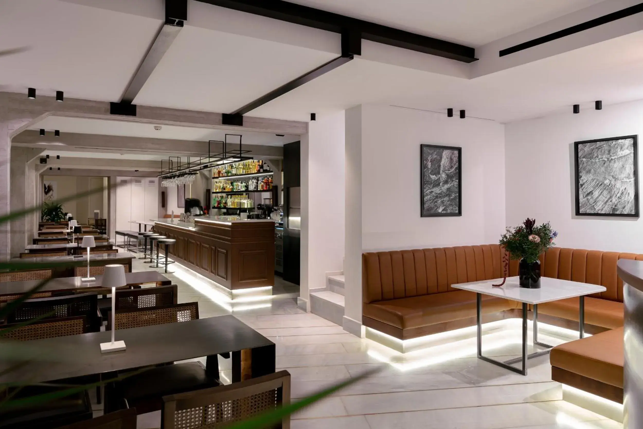 Lounge or bar in InnAthens Lounge or bar in InnAthens