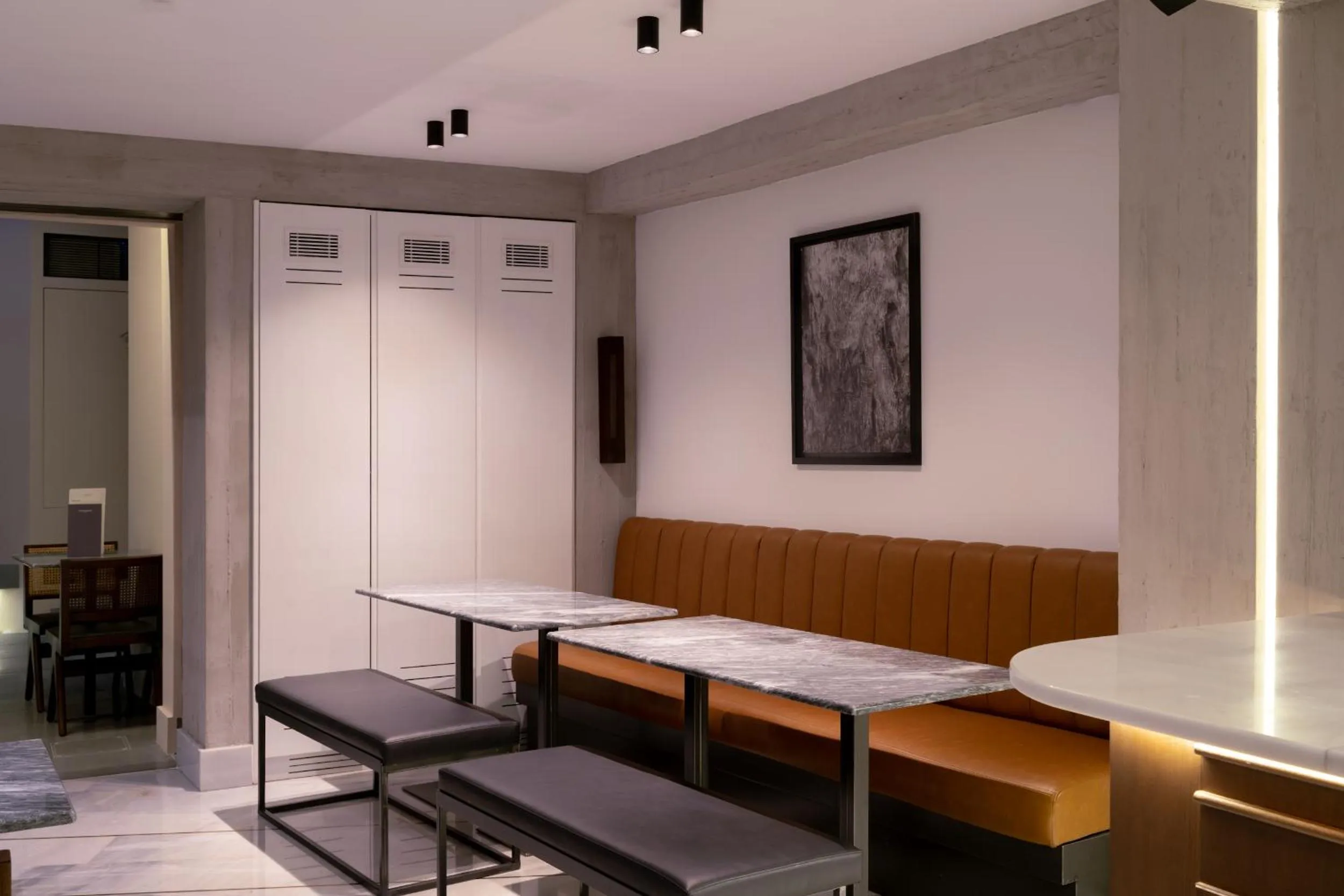 Restaurant/places to eat in InnAthens