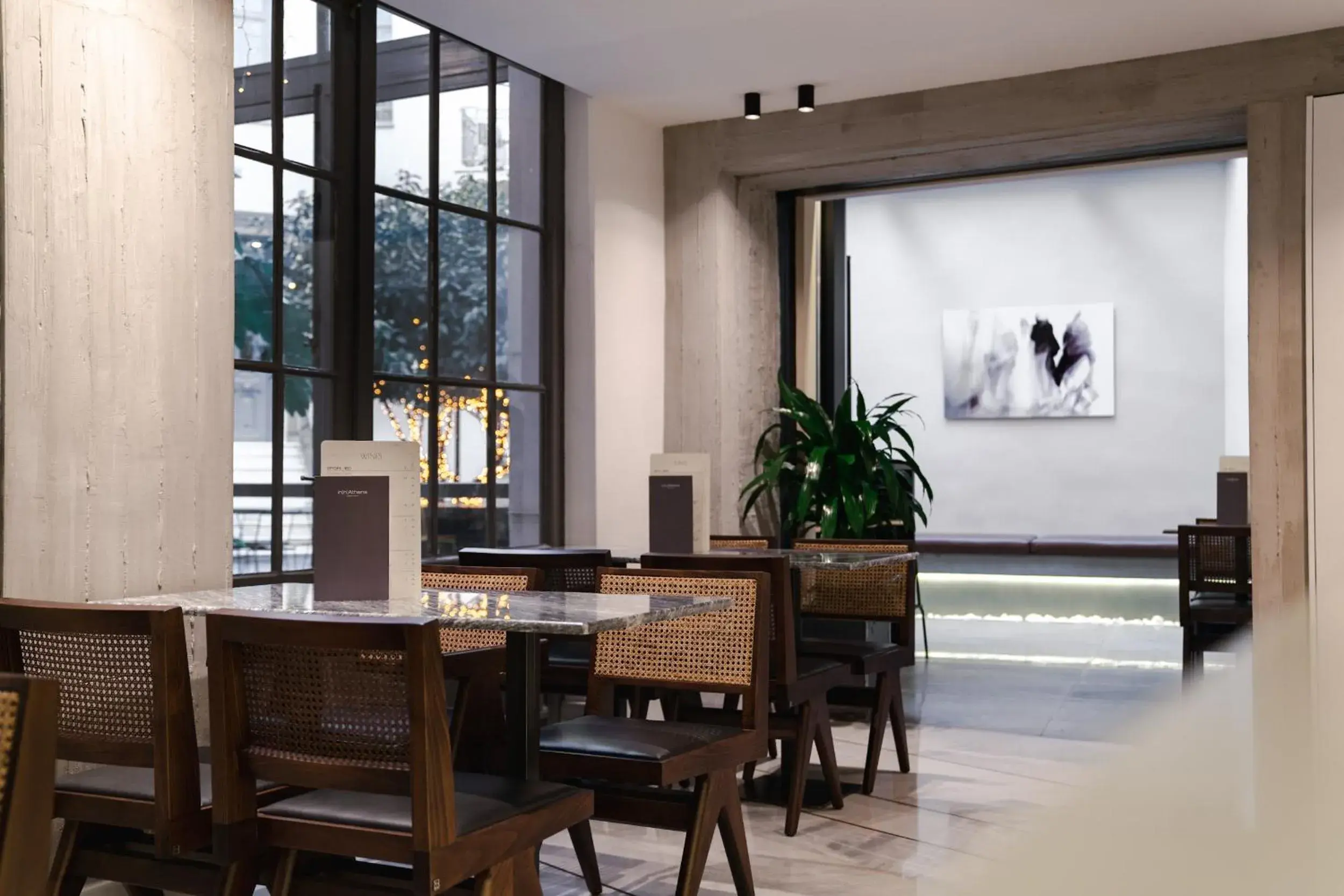 Restaurant/places to eat in InnAthens Restaurant/places to eat in InnAthens