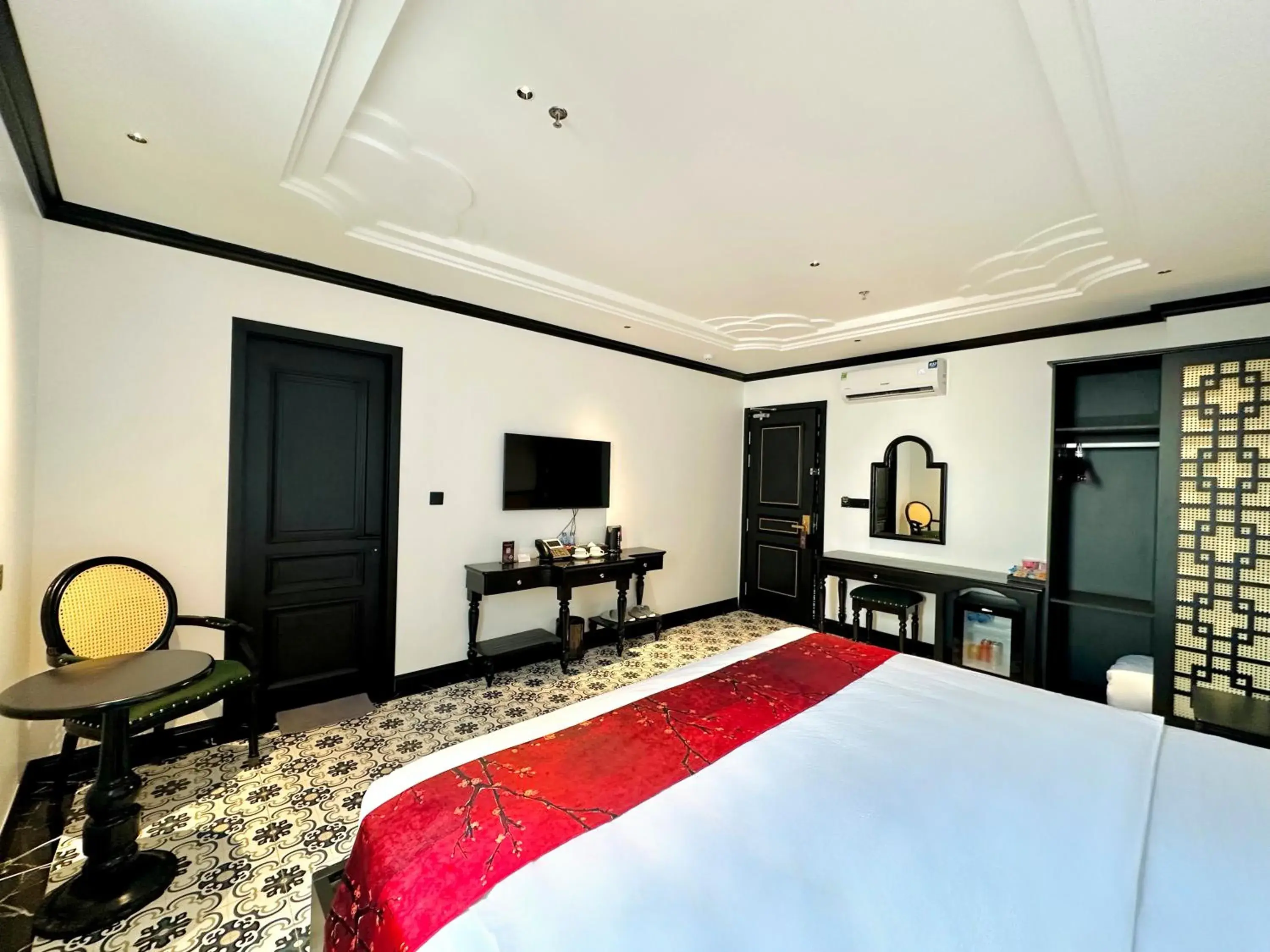 Deluxe Double or Twin Room in C'Lau Hotel Ninh Binh - A Gem Nestled in Ancient Quarter Deluxe Double or Twin Room in C'Lau Hotel Ninh Binh - A Gem Nestled in Ancient Quarter