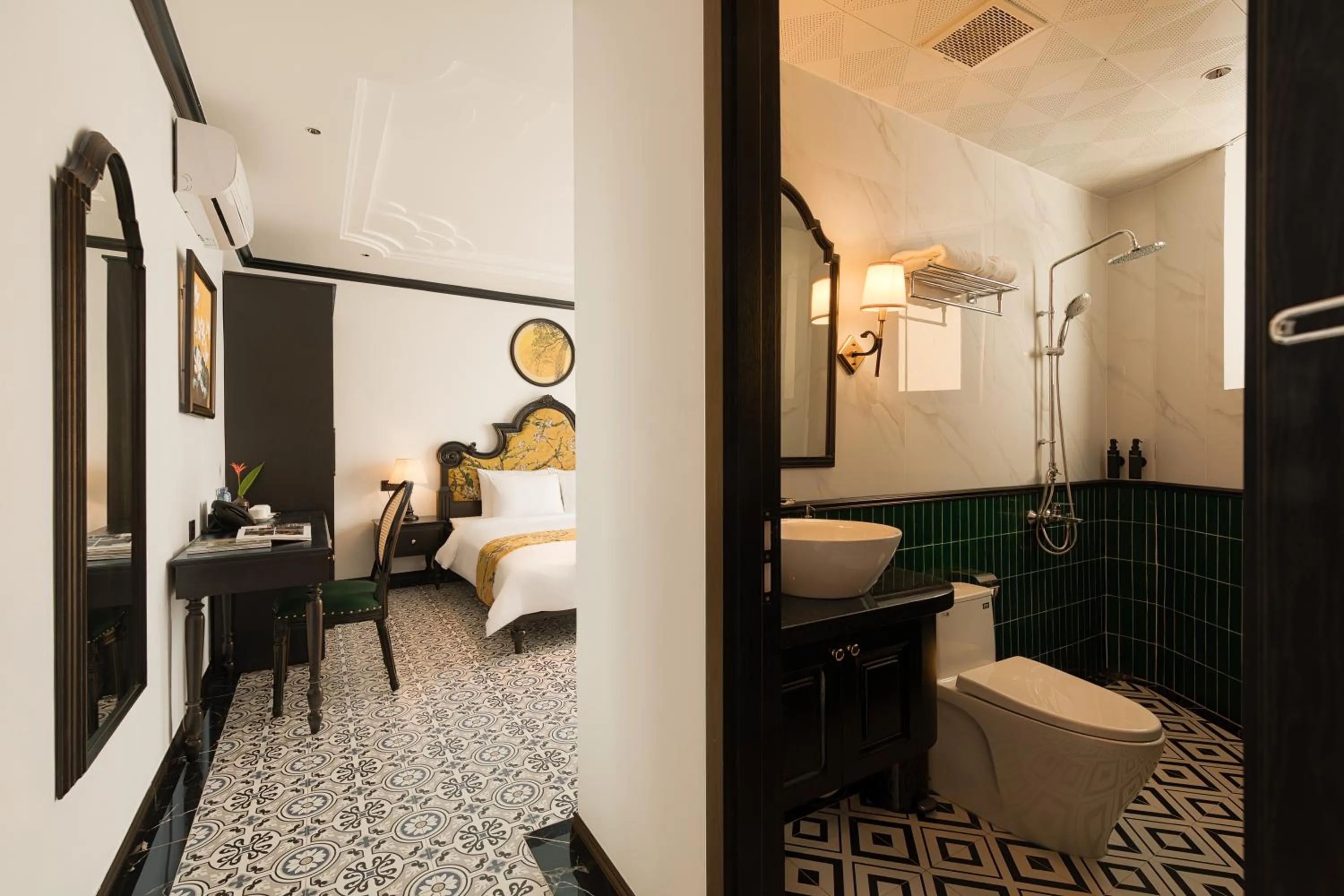 Toilet, Bed in C'Lau Hotel Ninh Binh - A Gem Nestled in Ancient Quarter