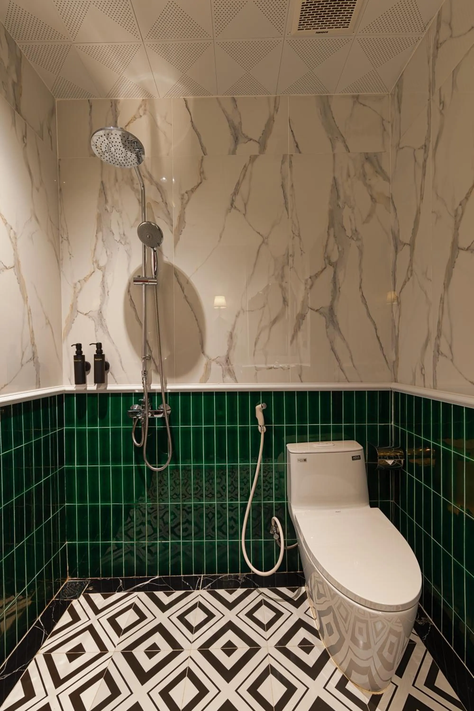 Shower in C'Lau Hotel Ninh Binh - A Gem Nestled in Ancient Quarter